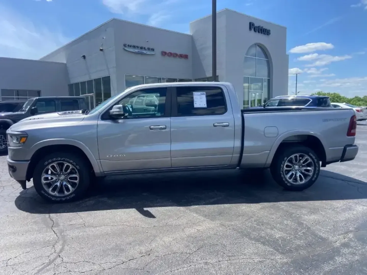 2022 /Black Ram 1500 Laramie (1C6SRFRT0NN) with an 5.7L V8 OHV 16V engine, 8A transmission, located at 12830 Highway 21, De Soto, MO, 63020, (636) 337-7777, 38.153099, -90.573624 - If your weekends bounce between hauling gear, heading out for a lake day, and still needing a comfortable daily driver for work, this **2022 Ram 1500 Laramie Crew Cab LWB 4WD** is built for that real-life rhythm. It's the kind of truck that feels equally at home on an early-morning commute, a family - Photo#3