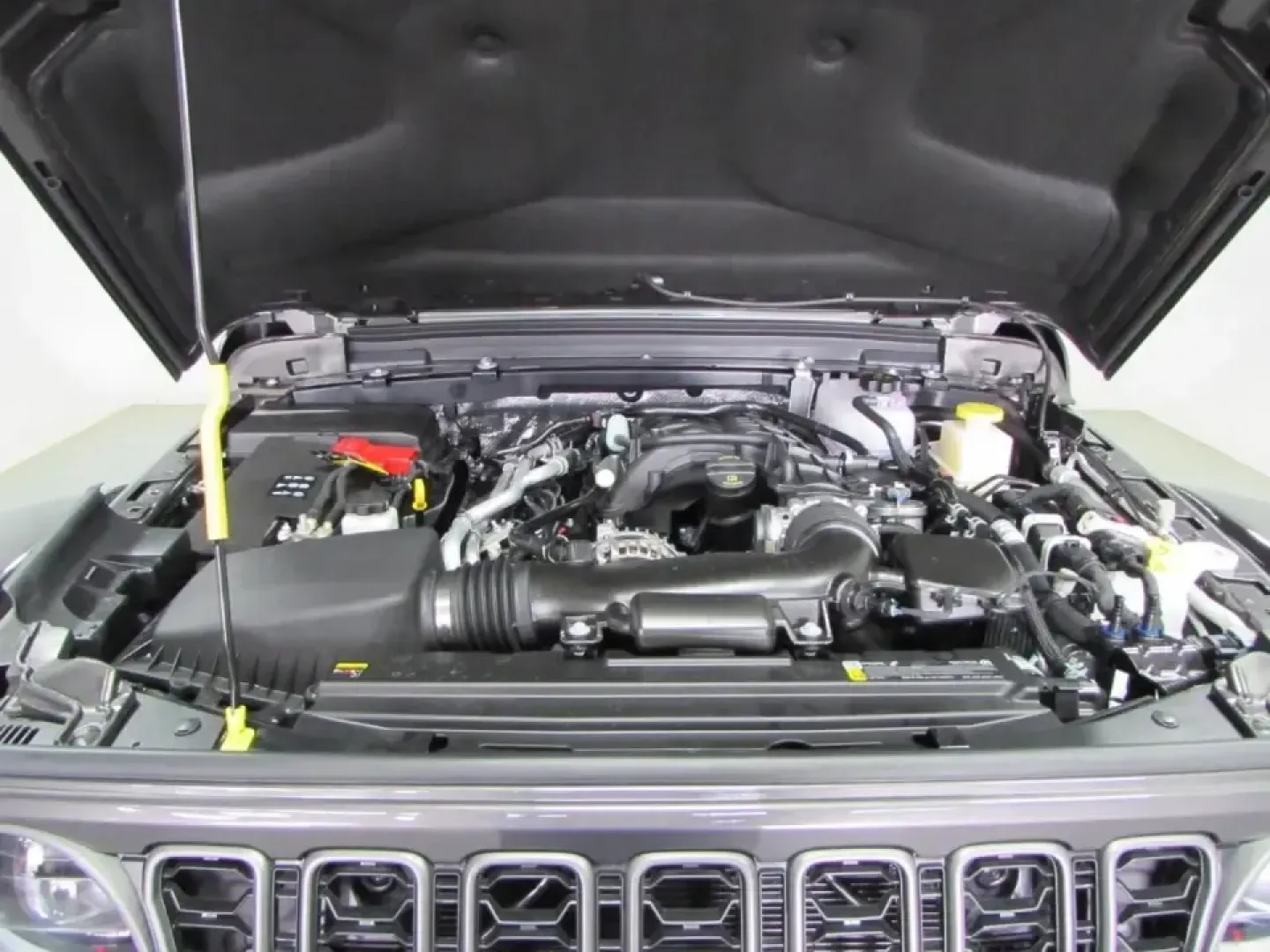 2026 /Black Jeep Gladiator Mojave (1C6RJTEG0TL) with an 3.6L V6 DOHC 24V engine, 6M transmission, located at 12830 Highway 21, De Soto, MO, 63020, (636) 337-7777, 38.153099, -90.573624 - Weekend trail runs, float trips, and backroad exploring around Jefferson County feel better when your truck is built for adventure-and still comfortable enough for the daily commute. This **2026 Jeep Gladiator Mojave** is the kind of rig that fits an active Missouri lifestyle: capable for off-paveme - Photo#9