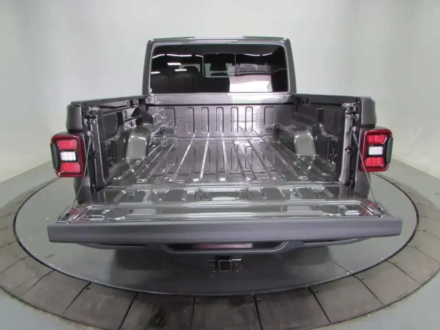2026 /Black Jeep Gladiator Mojave (1C6RJTEG0TL) with an 3.6L V6 DOHC 24V engine, 6M transmission, located at 12830 Highway 21, De Soto, MO, 63020, (636) 337-7777, 38.153099, -90.573624 - Weekend trail runs, float trips, and backroad exploring around Jefferson County feel better when your truck is built for adventure-and still comfortable enough for the daily commute. This **2026 Jeep Gladiator Mojave** is the kind of rig that fits an active Missouri lifestyle: capable for off-paveme - Photo#10