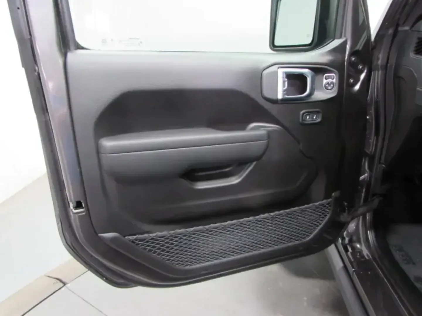 2026 /Black Jeep Gladiator Mojave (1C6RJTEG0TL) with an 3.6L V6 DOHC 24V engine, 6M transmission, located at 12830 Highway 21, De Soto, MO, 63020, (636) 337-7777, 38.153099, -90.573624 - Weekend trail runs, float trips, and backroad exploring around Jefferson County feel better when your truck is built for adventure-and still comfortable enough for the daily commute. This **2026 Jeep Gladiator Mojave** is the kind of rig that fits an active Missouri lifestyle: capable for off-paveme - Photo#11