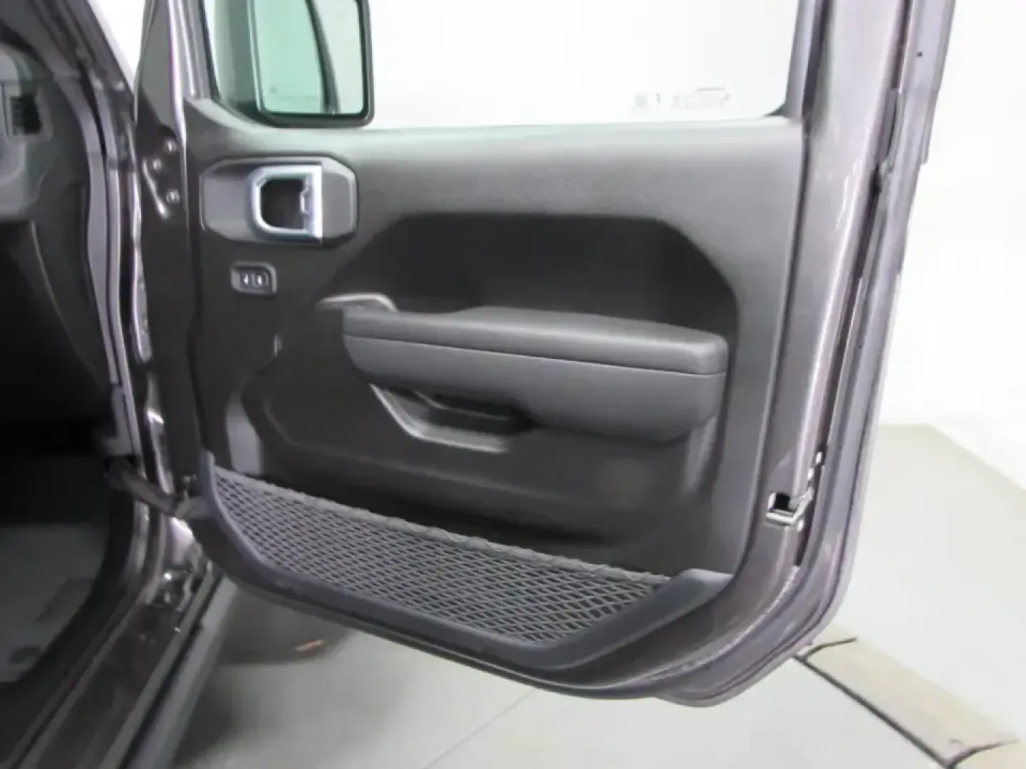 2026 /Black Jeep Gladiator Mojave (1C6RJTEG0TL) with an 3.6L V6 DOHC 24V engine, 6M transmission, located at 12830 Highway 21, De Soto, MO, 63020, (636) 337-7777, 38.153099, -90.573624 - Weekend trail runs, float trips, and backroad exploring around Jefferson County feel better when your truck is built for adventure-and still comfortable enough for the daily commute. This **2026 Jeep Gladiator Mojave** is the kind of rig that fits an active Missouri lifestyle: capable for off-paveme - Photo#15