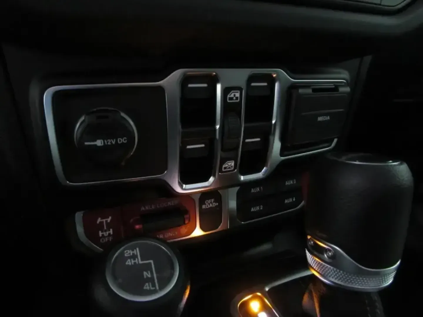 2026 /Black Jeep Gladiator Mojave (1C6RJTEG0TL) with an 3.6L V6 DOHC 24V engine, 6M transmission, located at 12830 Highway 21, De Soto, MO, 63020, (636) 337-7777, 38.153099, -90.573624 - Weekend trail runs, float trips, and backroad exploring around Jefferson County feel better when your truck is built for adventure-and still comfortable enough for the daily commute. This **2026 Jeep Gladiator Mojave** is the kind of rig that fits an active Missouri lifestyle: capable for off-paveme - Photo#27