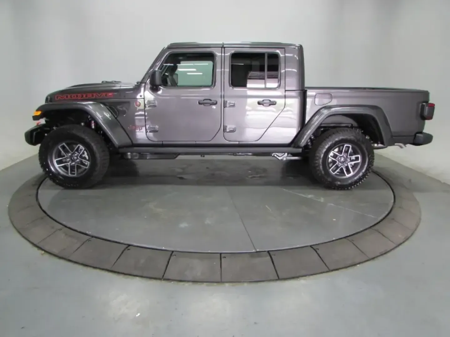 2026 /Black Jeep Gladiator Mojave (1C6RJTEG0TL) with an 3.6L V6 DOHC 24V engine, 6M transmission, located at 12830 Highway 21, De Soto, MO, 63020, (636) 337-7777, 38.153099, -90.573624 - Weekend trail runs, float trips, and backroad exploring around Jefferson County feel better when your truck is built for adventure-and still comfortable enough for the daily commute. This **2026 Jeep Gladiator Mojave** is the kind of rig that fits an active Missouri lifestyle: capable for off-paveme - Photo#3