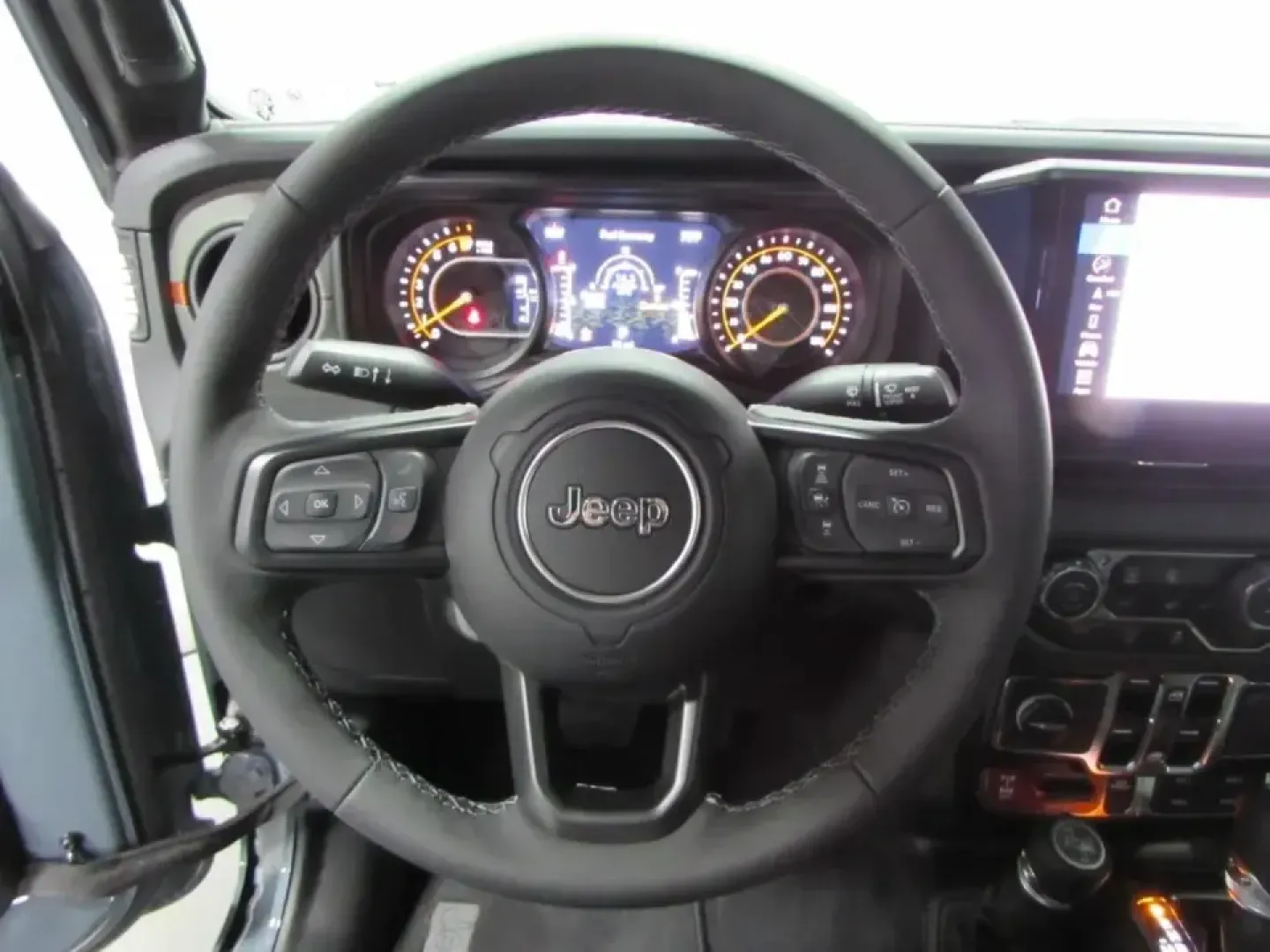 2026 /Black Jeep Gladiator Mojave X (1C6RJTEG2TL) with an 3.6L V6 DOHC 24V engine, 6M transmission, located at 12830 Highway 21, De Soto, MO, 63020, (636) 337-7777, 38.153099, -90.573624 - If your weekends revolve around trailheads, kayaks, and gear that never seems to fit in a typical SUV, this truck was built for your lifestyle. The 2026 Jeep Gladiator Mojave blends open-air freedom with real pickup utility-ready for quick runs across town in De Soto and confident escapes to the bac - Photo#21