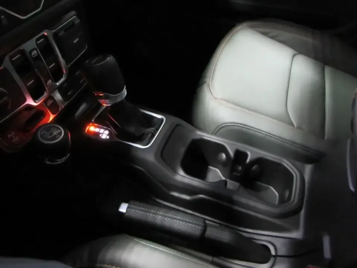 2026 /Black Jeep Gladiator Mojave X (1C6RJTEG2TL) with an 3.6L V6 DOHC 24V engine, 6M transmission, located at 12830 Highway 21, De Soto, MO, 63020, (636) 337-7777, 38.153099, -90.573624 - If your weekends revolve around trailheads, kayaks, and gear that never seems to fit in a typical SUV, this truck was built for your lifestyle. The 2026 Jeep Gladiator Mojave blends open-air freedom with real pickup utility-ready for quick runs across town in De Soto and confident escapes to the bac - Photo#29