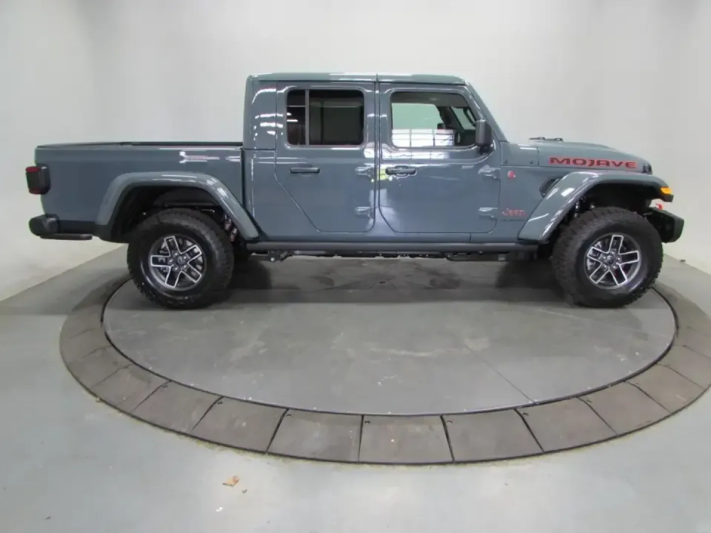 2026 /Black Jeep Gladiator Mojave X (1C6RJTEG2TL) with an 3.6L V6 DOHC 24V engine, 6M transmission, located at 12830 Highway 21, De Soto, MO, 63020, (636) 337-7777, 38.153099, -90.573624 - If your weekends revolve around trailheads, kayaks, and gear that never seems to fit in a typical SUV, this truck was built for your lifestyle. The 2026 Jeep Gladiator Mojave blends open-air freedom with real pickup utility-ready for quick runs across town in De Soto and confident escapes to the bac - Photo#7