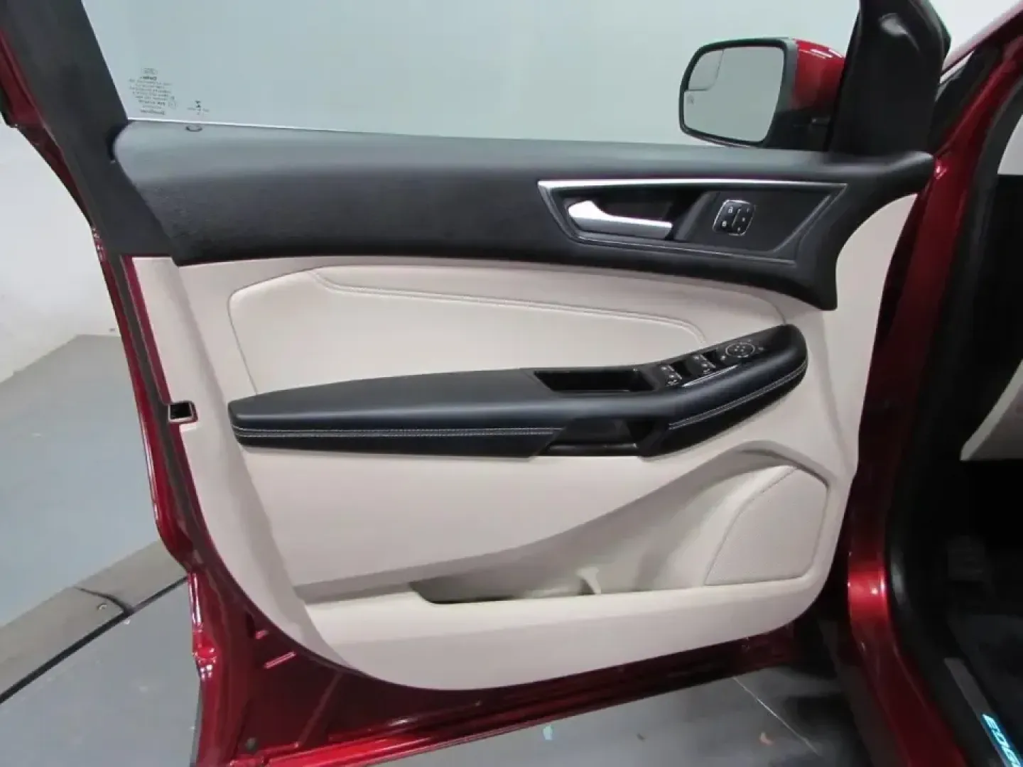 2018 /Ceramic Ford Edge Titanium (2FMPK3K91JB) with an 2.0L L4 DOHC 16V engine, 6A transmission, located at 12836 Highway 21, De Soto, MO, 63020, (636) 337-7777, 38.151867, -90.575615 - Need an SUV that makes weekday commuting smoother, weekend errands easier, and road trips down I-55 feel effortless? This red 2018 Ford Edge Titanium is built for real life in and around De Soto-comfortable for growing families, confident for long commutes to St. Louis County, and polished enough fo - Photo#11
