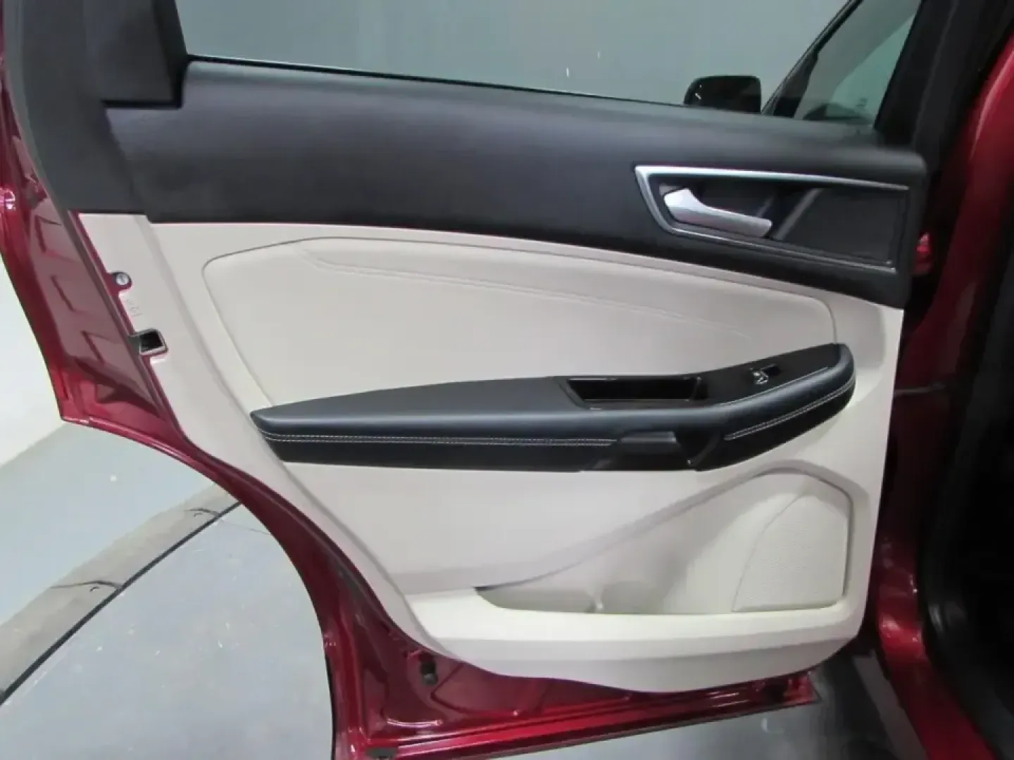 2018 /Ceramic Ford Edge Titanium (2FMPK3K91JB) with an 2.0L L4 DOHC 16V engine, 6A transmission, located at 12836 Highway 21, De Soto, MO, 63020, (636) 337-7777, 38.151867, -90.575615 - Need an SUV that makes weekday commuting smoother, weekend errands easier, and road trips down I-55 feel effortless? This red 2018 Ford Edge Titanium is built for real life in and around De Soto-comfortable for growing families, confident for long commutes to St. Louis County, and polished enough fo - Photo#13