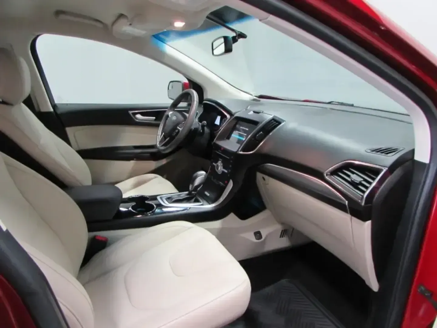 2018 /Ceramic Ford Edge Titanium (2FMPK3K91JB) with an 2.0L L4 DOHC 16V engine, 6A transmission, located at 12836 Highway 21, De Soto, MO, 63020, (636) 337-7777, 38.151867, -90.575615 - Need an SUV that makes weekday commuting smoother, weekend errands easier, and road trips down I-55 feel effortless? This red 2018 Ford Edge Titanium is built for real life in and around De Soto-comfortable for growing families, confident for long commutes to St. Louis County, and polished enough fo - Photo#16