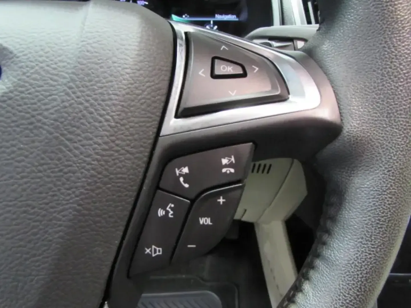2018 /Ceramic Ford Edge Titanium (2FMPK3K91JB) with an 2.0L L4 DOHC 16V engine, 6A transmission, located at 12836 Highway 21, De Soto, MO, 63020, (636) 337-7777, 38.151867, -90.575615 - Need an SUV that makes weekday commuting smoother, weekend errands easier, and road trips down I-55 feel effortless? This red 2018 Ford Edge Titanium is built for real life in and around De Soto-comfortable for growing families, confident for long commutes to St. Louis County, and polished enough fo - Photo#25