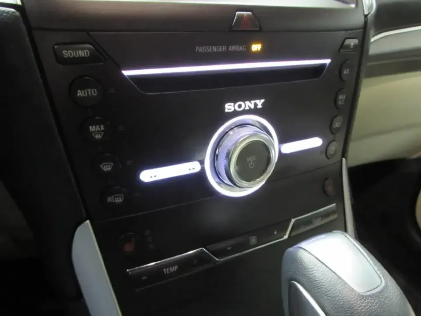 2018 /Ceramic Ford Edge Titanium (2FMPK3K91JB) with an 2.0L L4 DOHC 16V engine, 6A transmission, located at 12836 Highway 21, De Soto, MO, 63020, (636) 337-7777, 38.151867, -90.575615 - Need an SUV that makes weekday commuting smoother, weekend errands easier, and road trips down I-55 feel effortless? This red 2018 Ford Edge Titanium is built for real life in and around De Soto-comfortable for growing families, confident for long commutes to St. Louis County, and polished enough fo - Photo#30