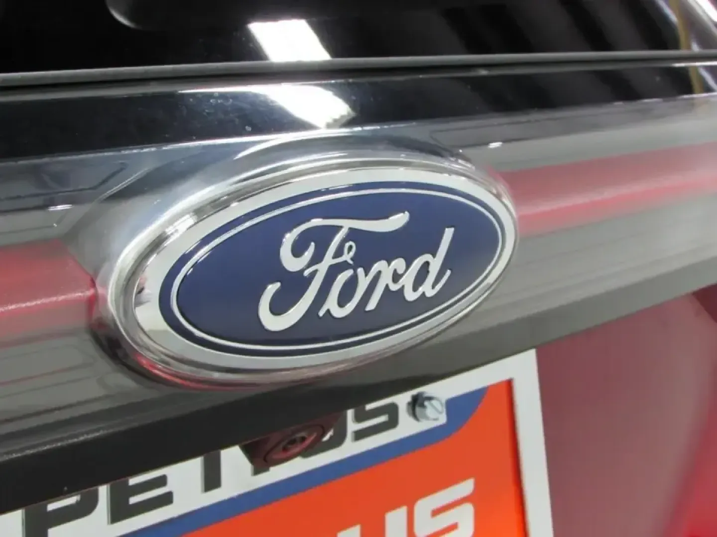 2018 /Ceramic Ford Edge Titanium (2FMPK3K91JB) with an 2.0L L4 DOHC 16V engine, 6A transmission, located at 12836 Highway 21, De Soto, MO, 63020, (636) 337-7777, 38.151867, -90.575615 - Need an SUV that makes weekday commuting smoother, weekend errands easier, and road trips down I-55 feel effortless? This red 2018 Ford Edge Titanium is built for real life in and around De Soto-comfortable for growing families, confident for long commutes to St. Louis County, and polished enough fo - Photo#32