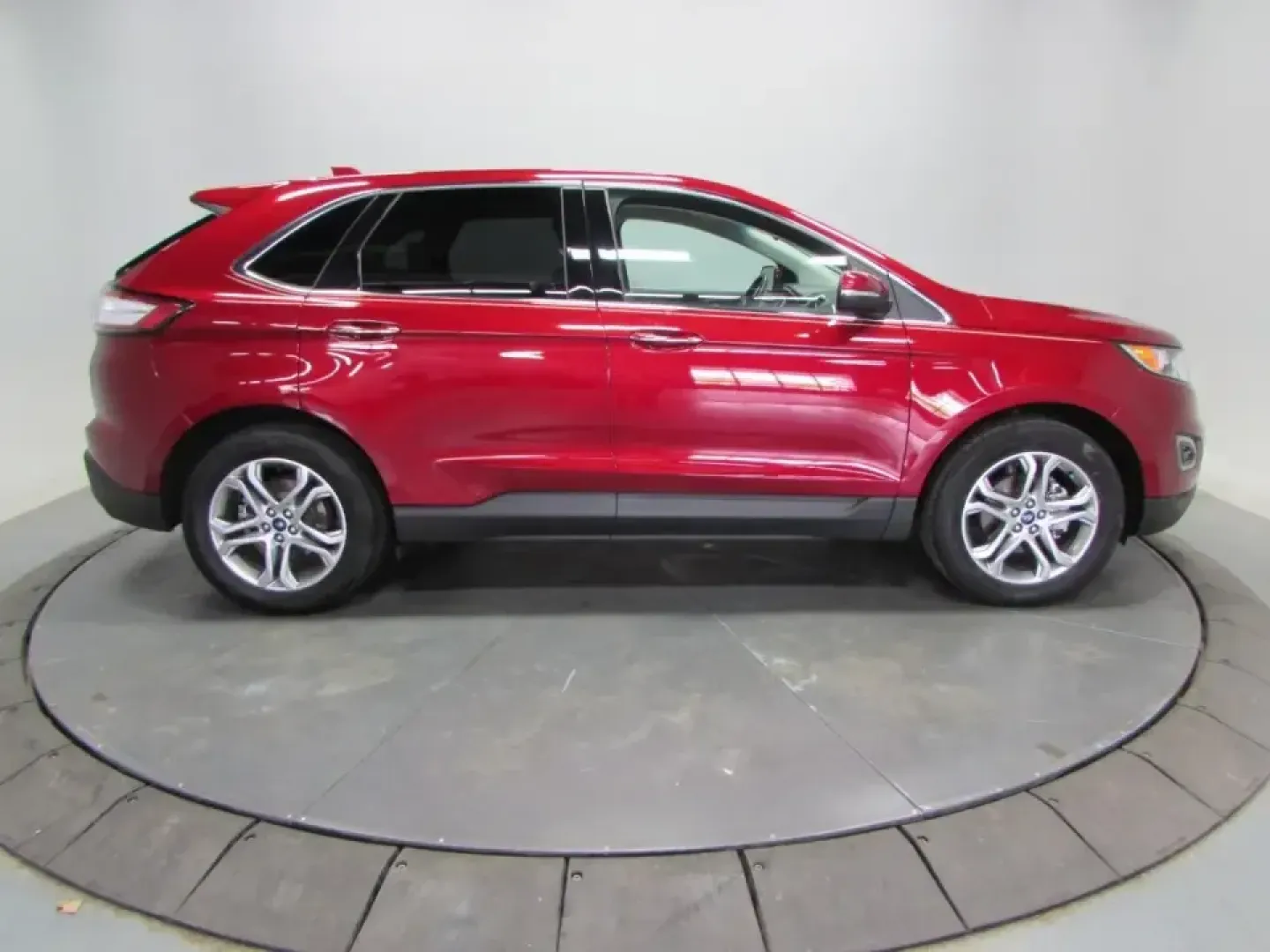 2018 /Ceramic Ford Edge Titanium (2FMPK3K91JB) with an 2.0L L4 DOHC 16V engine, 6A transmission, located at 12836 Highway 21, De Soto, MO, 63020, (636) 337-7777, 38.151867, -90.575615 - Need an SUV that makes weekday commuting smoother, weekend errands easier, and road trips down I-55 feel effortless? This red 2018 Ford Edge Titanium is built for real life in and around De Soto-comfortable for growing families, confident for long commutes to St. Louis County, and polished enough fo - Photo#7