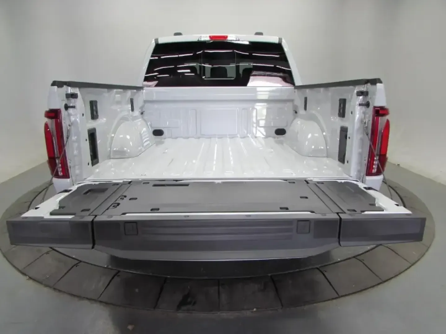 2026 Ford F-150 Lariat (1FTFW5L8XTF) with an 3.5L V6 EcoBoost engine, 6A transmission, located at 12836 Highway 21, De Soto, MO, 63020, (636) 337-7777, 38.151867, -90.575615 - Whether your weekends are spent towing a boat to a nearby lake, hauling supplies for a home project, or packing up the crew for a road trip down Highway 21, this 2026 Ford F-150 LARIAT is built for the kind of life that doesn't sit still. With bold capability, premium comfort, and modern tech, it's - Photo#10
