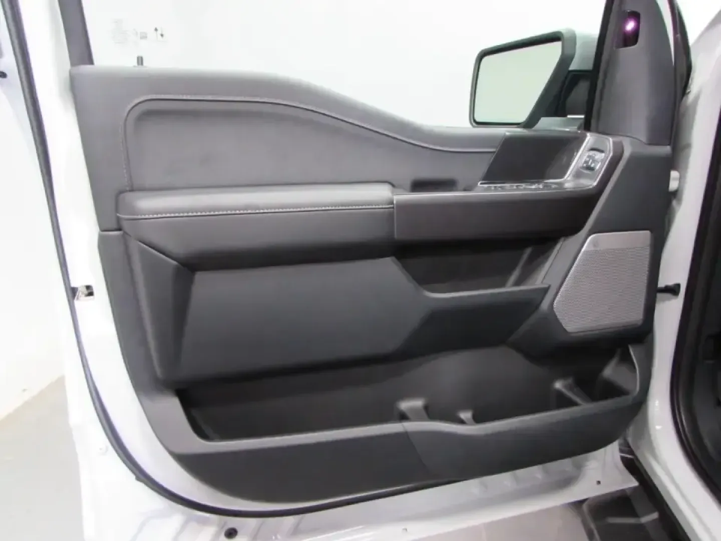 2026 Ford F-150 Lariat (1FTFW5L8XTF) with an 3.5L V6 EcoBoost engine, 6A transmission, located at 12836 Highway 21, De Soto, MO, 63020, (636) 337-7777, 38.151867, -90.575615 - Whether your weekends are spent towing a boat to a nearby lake, hauling supplies for a home project, or packing up the crew for a road trip down Highway 21, this 2026 Ford F-150 LARIAT is built for the kind of life that doesn't sit still. With bold capability, premium comfort, and modern tech, it's - Photo#11