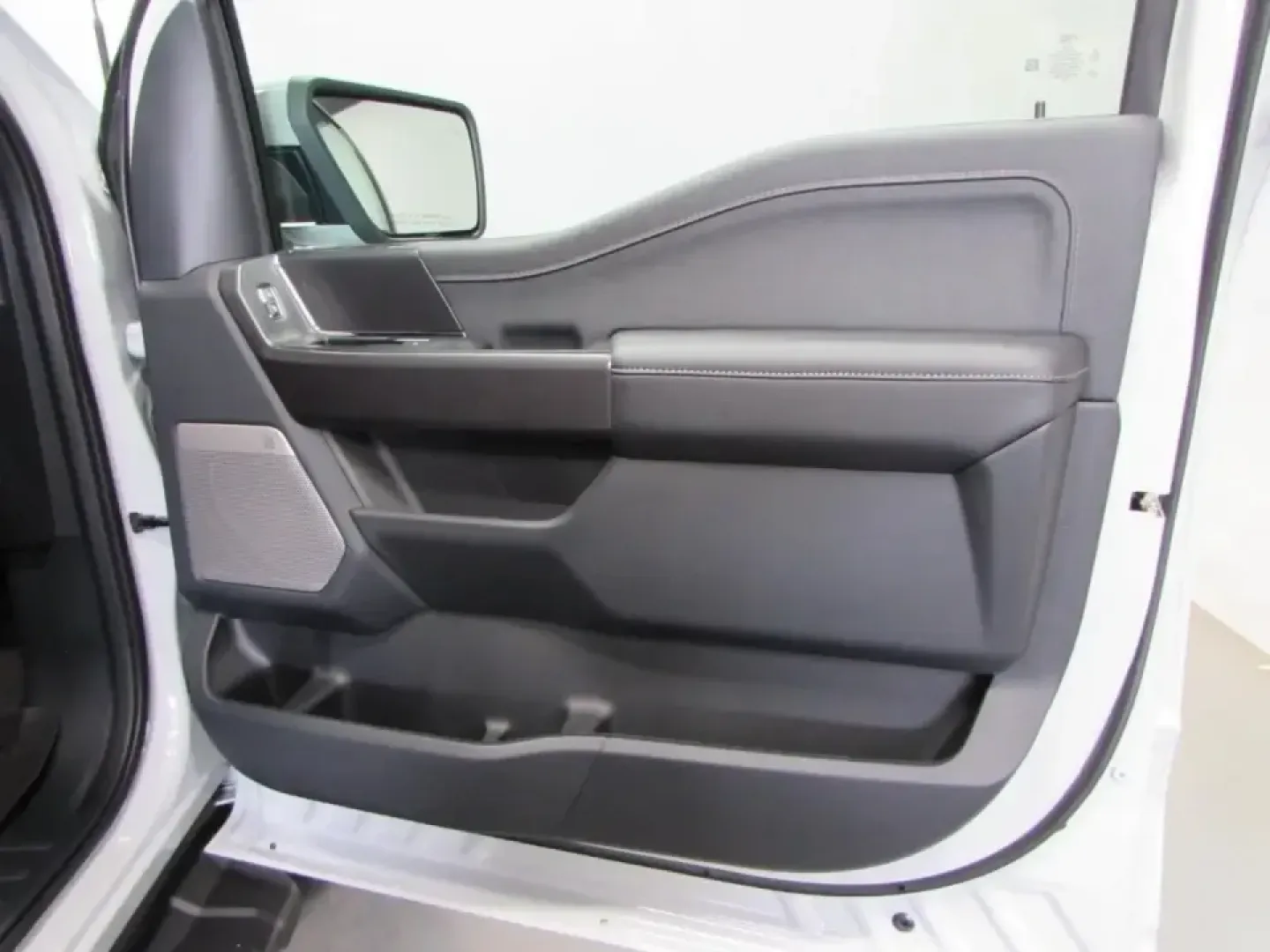 2026 Ford F-150 Lariat (1FTFW5L8XTF) with an 3.5L V6 EcoBoost engine, 6A transmission, located at 12836 Highway 21, De Soto, MO, 63020, (636) 337-7777, 38.151867, -90.575615 - Whether your weekends are spent towing a boat to a nearby lake, hauling supplies for a home project, or packing up the crew for a road trip down Highway 21, this 2026 Ford F-150 LARIAT is built for the kind of life that doesn't sit still. With bold capability, premium comfort, and modern tech, it's - Photo#15