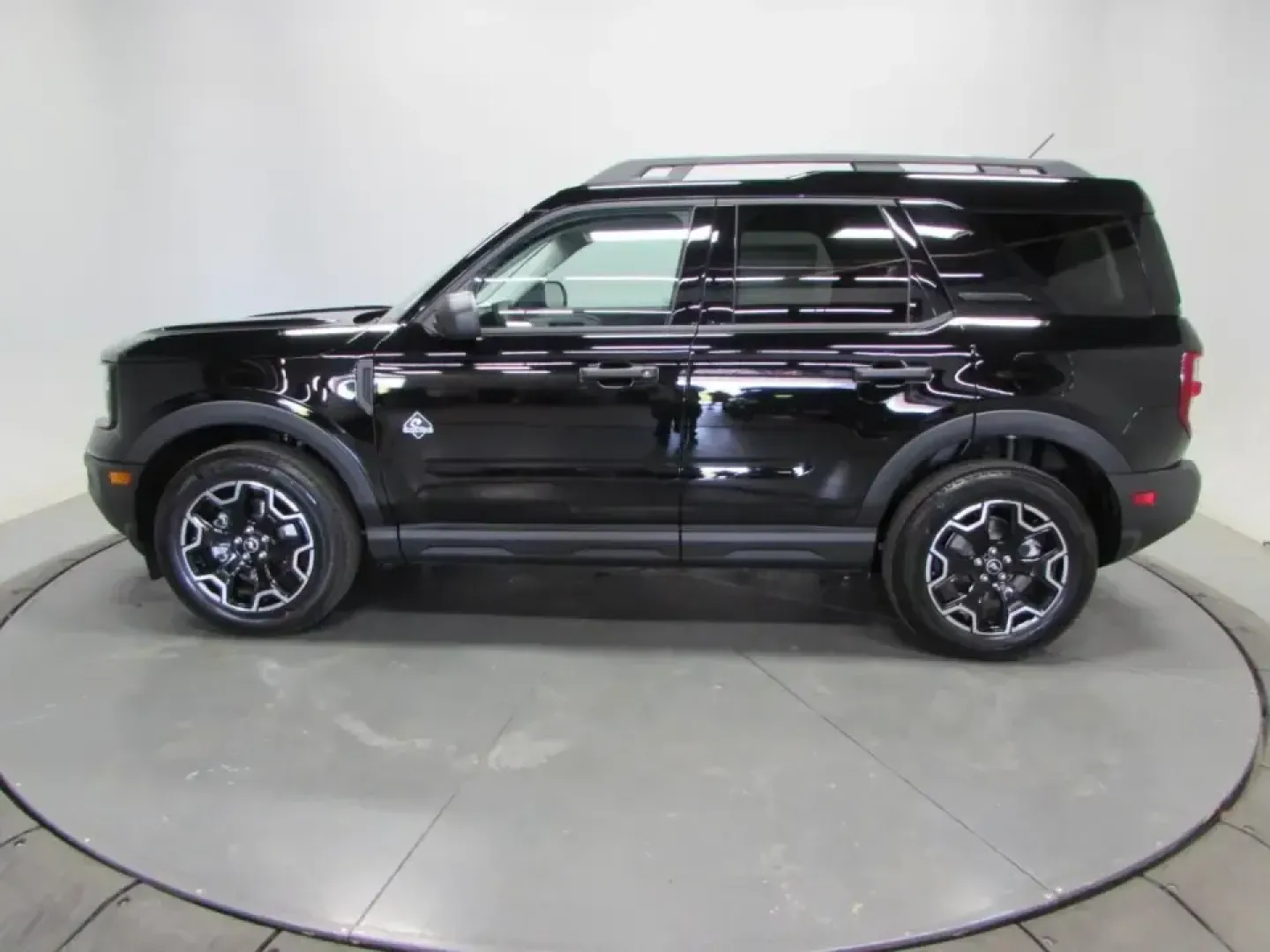 2026 Ford Bronco Sport Outer Banks (3FMCR9CNXTR) with an 1.5L EcoBoost engine, Automatic transmission, located at 12836 Highway 21, De Soto, MO, 63020, (636) 337-7777, 38.151867, -90.575615 - Pack up the kids, the dog, or your weekend gear and point the hood toward Mark Twain National Forest-this 2026 Ford Bronco Sport Outer Banks is built for real-life Missouri adventures and everyday comfort. Whether you're a commuter who wants confident traction on rainy mornings, a growing family tha - Photo#3