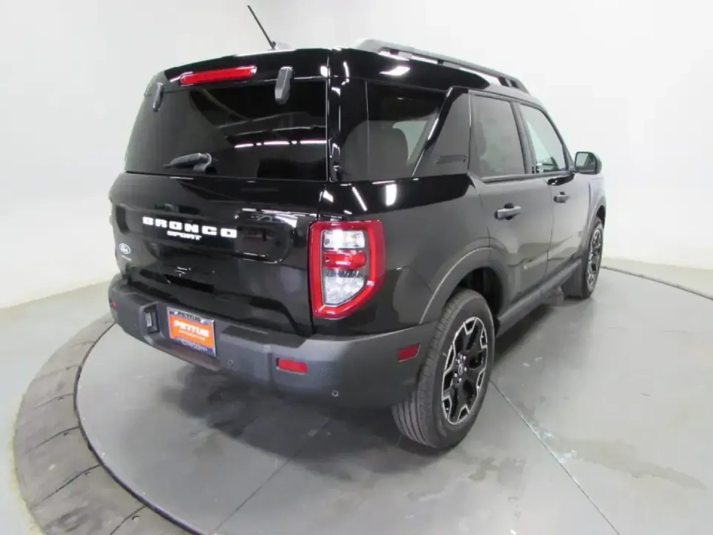 2026 Ford Bronco Sport Outer Banks (3FMCR9CNXTR) with an 1.5L EcoBoost engine, Automatic transmission, located at 12836 Highway 21, De Soto, MO, 63020, (636) 337-7777, 38.151867, -90.575615 - Pack up the kids, the dog, or your weekend gear and point the hood toward Mark Twain National Forest-this 2026 Ford Bronco Sport Outer Banks is built for real-life Missouri adventures and everyday comfort. Whether you're a commuter who wants confident traction on rainy mornings, a growing family tha - Photo#6