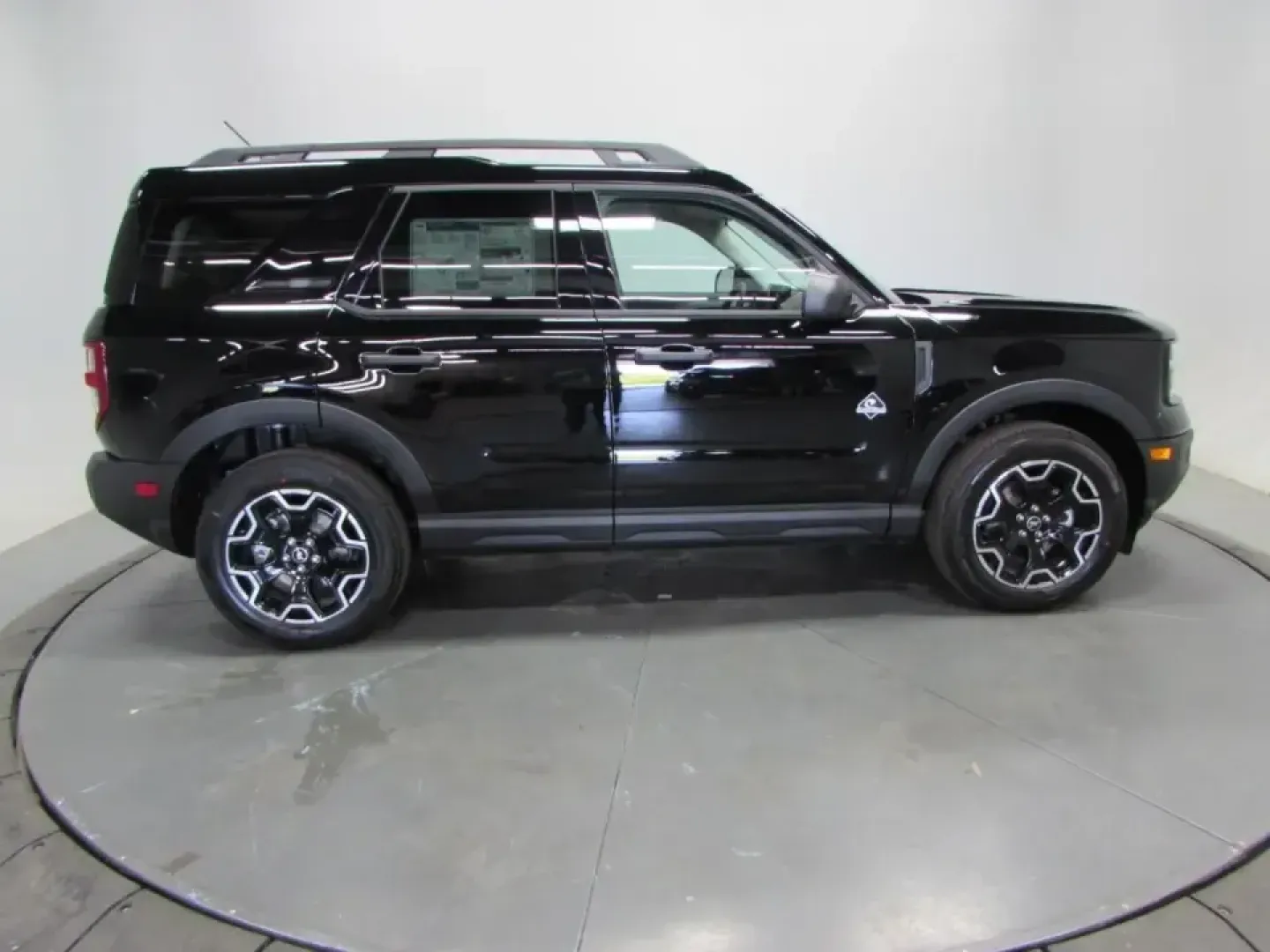 2026 Ford Bronco Sport Outer Banks (3FMCR9CNXTR) with an 1.5L EcoBoost engine, Automatic transmission, located at 12836 Highway 21, De Soto, MO, 63020, (636) 337-7777, 38.151867, -90.575615 - Pack up the kids, the dog, or your weekend gear and point the hood toward Mark Twain National Forest-this 2026 Ford Bronco Sport Outer Banks is built for real-life Missouri adventures and everyday comfort. Whether you're a commuter who wants confident traction on rainy mornings, a growing family tha - Photo#7