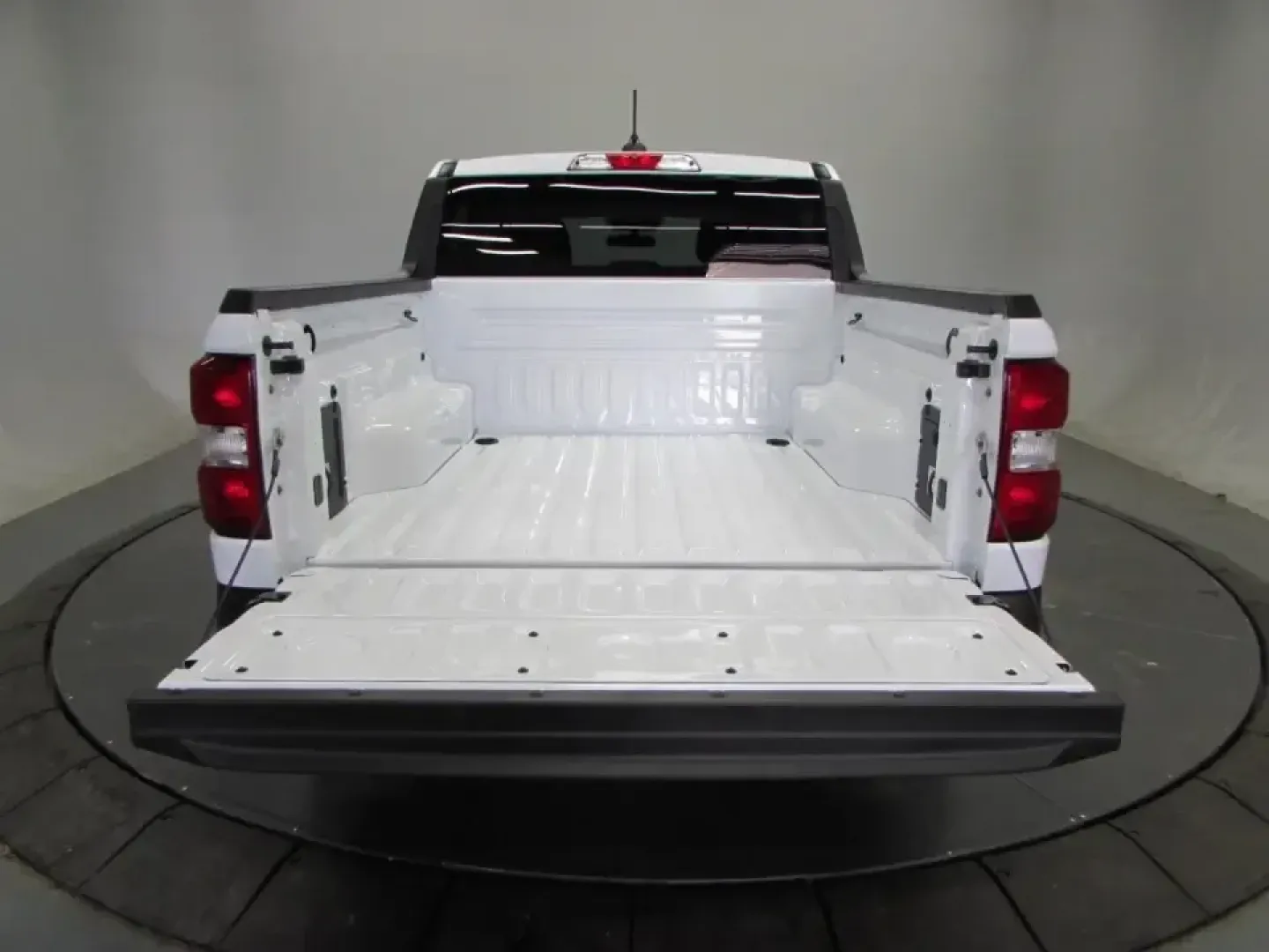 2026 Ford Maverick XLT (3FTTW8H34TR) with an 2.5L Hybrid engine, CVT transmission, located at 12836 Highway 21, De Soto, MO, 63020, (636) 337-7777, 38.151867, -90.575615 - If your week includes long commutes down Hwy 21, quick school drop-offs, and weekend runs for mulch, bikes, or camping gear, this 2026 Ford Maverick XLT Hybrid is built for your real life. It's the kind of compact truck that fits easily into De Soto routines while still feeling ready for a road trip - Photo#10
