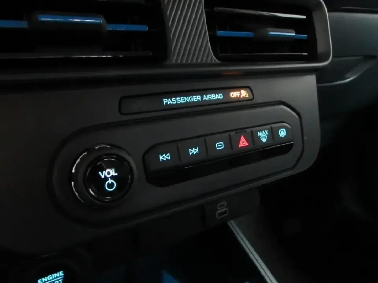2026 Ford Maverick XLT (3FTTW8H34TR) with an 2.5L Hybrid engine, CVT transmission, located at 12836 Highway 21, De Soto, MO, 63020, (636) 337-7777, 38.151867, -90.575615 - If your week includes long commutes down Hwy 21, quick school drop-offs, and weekend runs for mulch, bikes, or camping gear, this 2026 Ford Maverick XLT Hybrid is built for your real life. It's the kind of compact truck that fits easily into De Soto routines while still feeling ready for a road trip - Photo#26