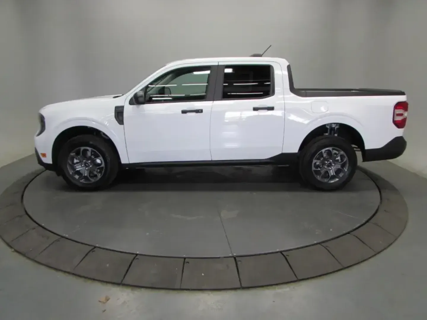 2026 Ford Maverick XLT (3FTTW8H34TR) with an 2.5L Hybrid engine, CVT transmission, located at 12836 Highway 21, De Soto, MO, 63020, (636) 337-7777, 38.151867, -90.575615 - If your week includes long commutes down Hwy 21, quick school drop-offs, and weekend runs for mulch, bikes, or camping gear, this 2026 Ford Maverick XLT Hybrid is built for your real life. It's the kind of compact truck that fits easily into De Soto routines while still feeling ready for a road trip - Photo#3