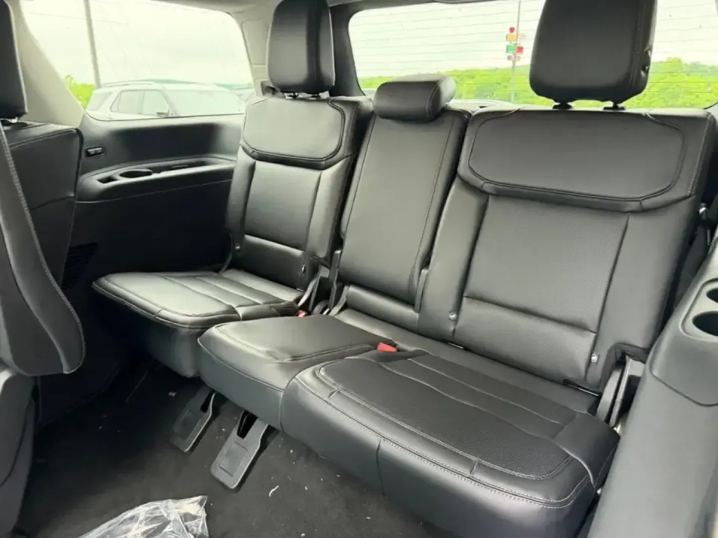 2026 /Black Onyx Leather Ford Expedition Platinum (1FMJU1M85TE) with an 3.5L EcoBoost V6 engine, Automatic transmission, located at 141 Commercial Dr, Fredericktown, MO, 63645, (573) 783-6432, 37.570087, -90.320648 - Need one SUV that can handle school drop-offs, long commutes, and weekend escapes to the Ozarks without breaking a sweat? This **2026 Ford Expedition Platinum 4WD** is built for big-family comfort and big-road confidence-whether you're packing up for a road trip, towing weekend gear, or simply wanti - Photo#9
