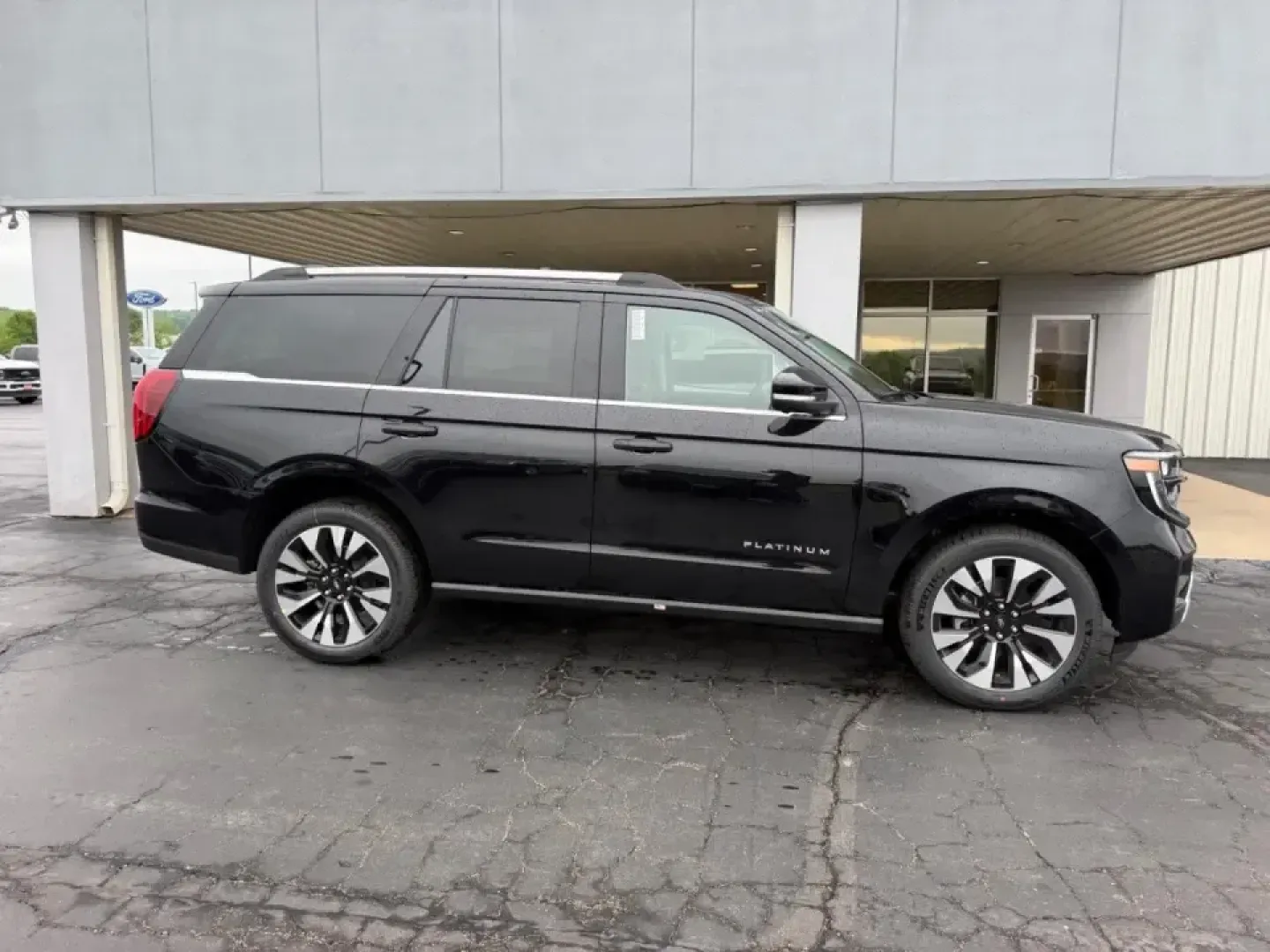 2026 /Black Onyx Leather Ford Expedition Platinum (1FMJU1M85TE) with an 3.5L EcoBoost V6 engine, Automatic transmission, located at 141 Commercial Dr, Fredericktown, MO, 63645, (573) 783-6432, 37.570087, -90.320648 - Need one SUV that can handle school drop-offs, long commutes, and weekend escapes to the Ozarks without breaking a sweat? This **2026 Ford Expedition Platinum 4WD** is built for big-family comfort and big-road confidence-whether you're packing up for a road trip, towing weekend gear, or simply wanti - Photo#1