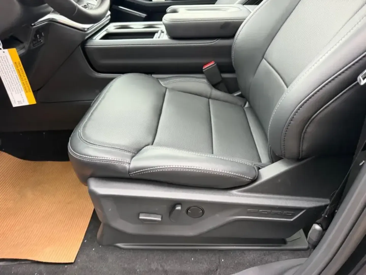 2026 /Black Onyx Leather Ford Expedition Platinum (1FMJU1M85TE) with an 3.5L EcoBoost V6 engine, Automatic transmission, located at 141 Commercial Dr, Fredericktown, MO, 63645, (573) 783-6432, 37.570087, -90.320648 - Need one SUV that can handle school drop-offs, long commutes, and weekend escapes to the Ozarks without breaking a sweat? This **2026 Ford Expedition Platinum 4WD** is built for big-family comfort and big-road confidence-whether you're packing up for a road trip, towing weekend gear, or simply wanti - Photo#21