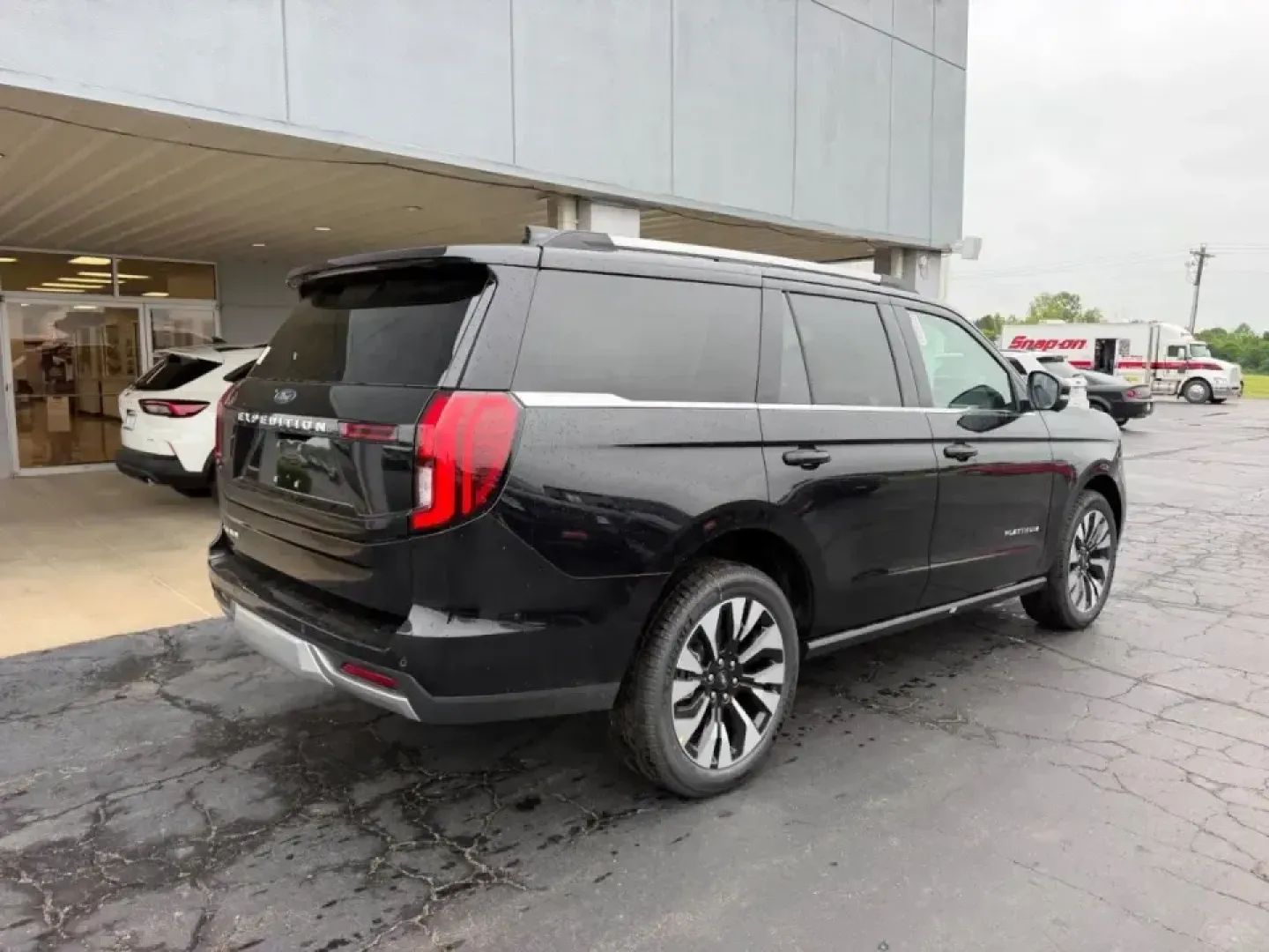 2026 /Black Onyx Leather Ford Expedition Platinum (1FMJU1M85TE) with an 3.5L EcoBoost V6 engine, Automatic transmission, located at 141 Commercial Dr, Fredericktown, MO, 63645, (573) 783-6432, 37.570087, -90.320648 - Need one SUV that can handle school drop-offs, long commutes, and weekend escapes to the Ozarks without breaking a sweat? This **2026 Ford Expedition Platinum 4WD** is built for big-family comfort and big-road confidence-whether you're packing up for a road trip, towing weekend gear, or simply wanti - Photo#2