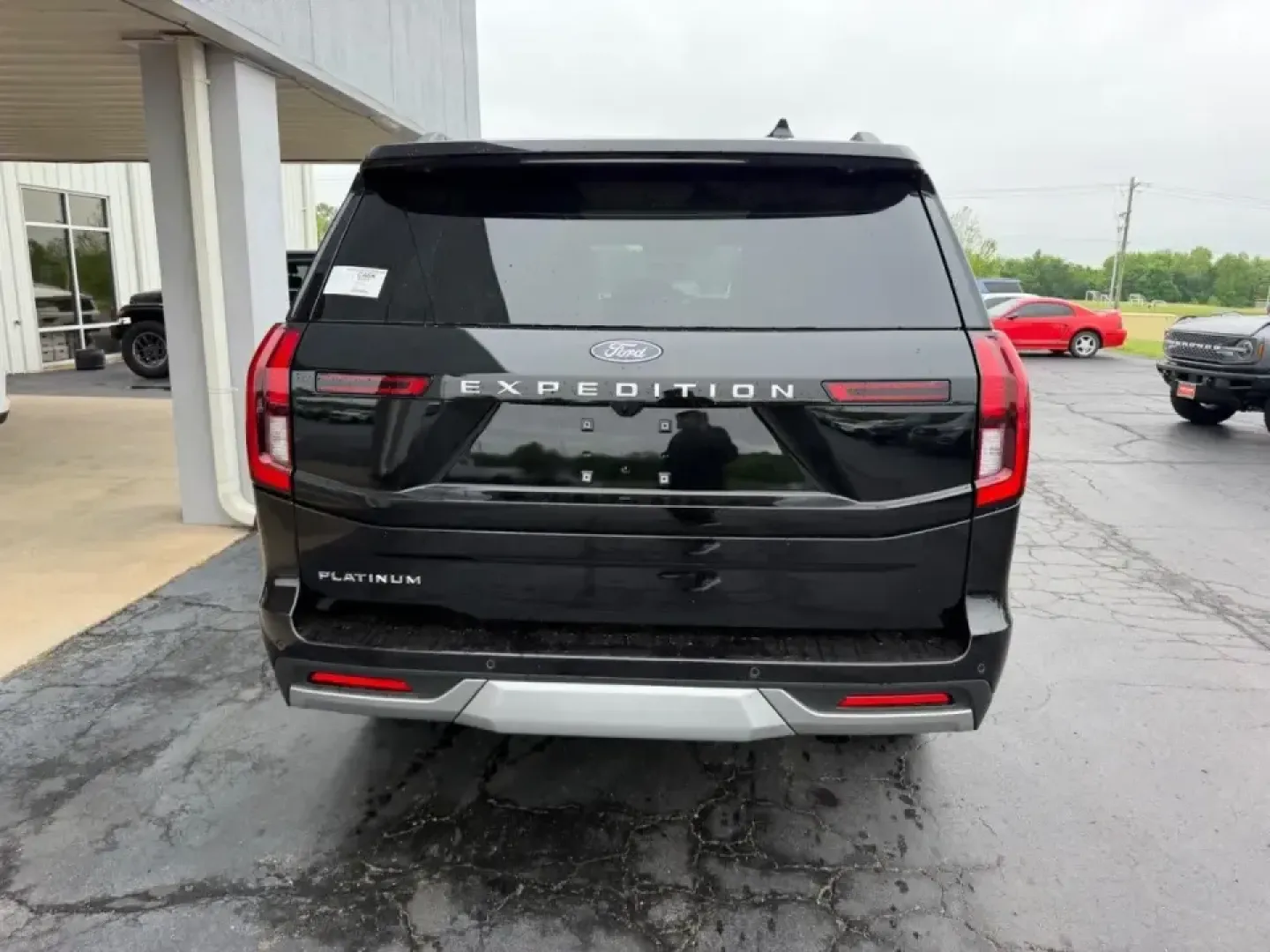 2026 /Black Onyx Leather Ford Expedition Platinum (1FMJU1M85TE) with an 3.5L EcoBoost V6 engine, Automatic transmission, located at 141 Commercial Dr, Fredericktown, MO, 63645, (573) 783-6432, 37.570087, -90.320648 - Need one SUV that can handle school drop-offs, long commutes, and weekend escapes to the Ozarks without breaking a sweat? This **2026 Ford Expedition Platinum 4WD** is built for big-family comfort and big-road confidence-whether you're packing up for a road trip, towing weekend gear, or simply wanti - Photo#3