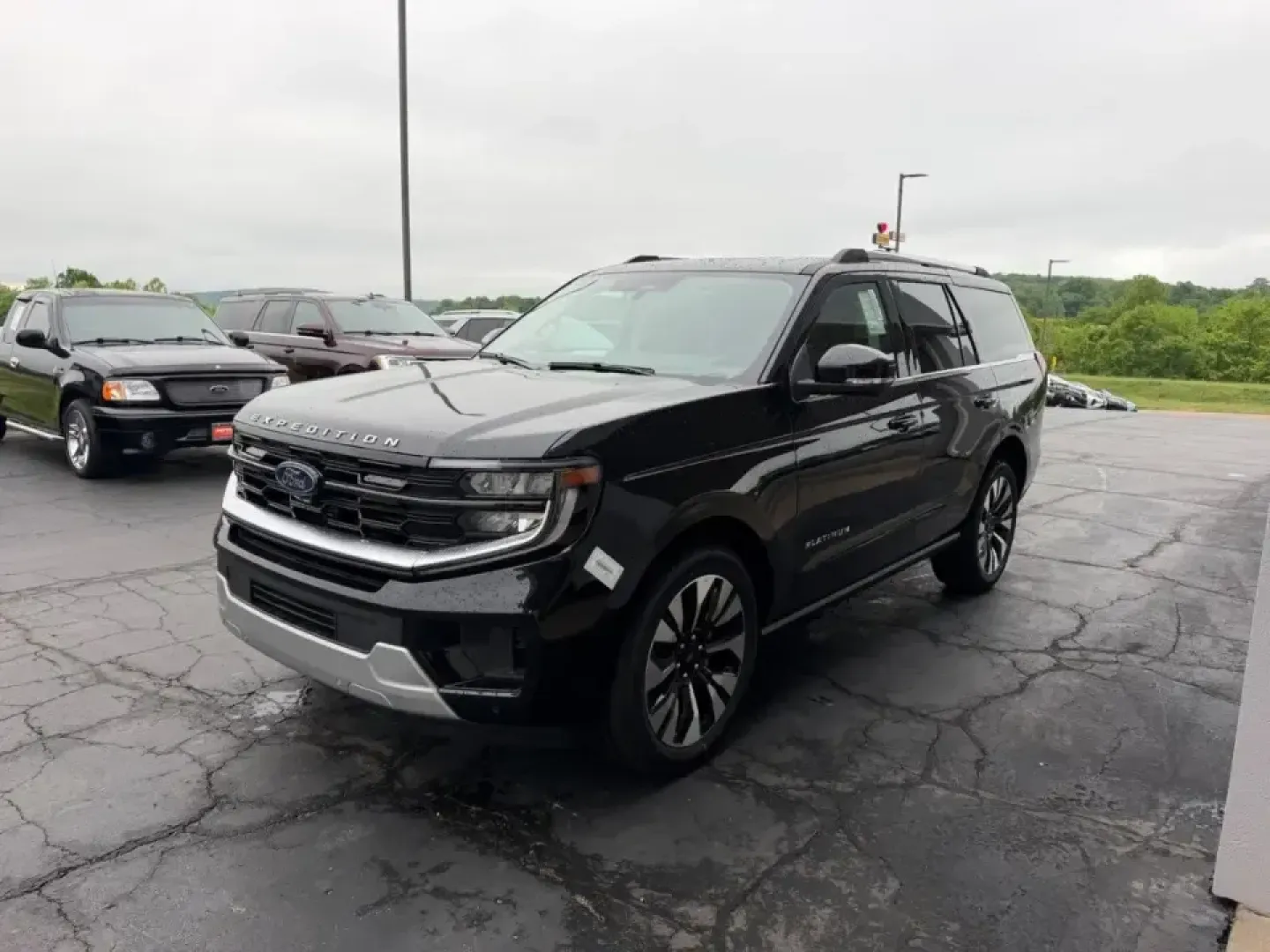 2026 /Black Onyx Leather Ford Expedition Platinum (1FMJU1M85TE) with an 3.5L EcoBoost V6 engine, Automatic transmission, located at 141 Commercial Dr, Fredericktown, MO, 63645, (573) 783-6432, 37.570087, -90.320648 - Need one SUV that can handle school drop-offs, long commutes, and weekend escapes to the Ozarks without breaking a sweat? This **2026 Ford Expedition Platinum 4WD** is built for big-family comfort and big-road confidence-whether you're packing up for a road trip, towing weekend gear, or simply wanti - Photo#7
