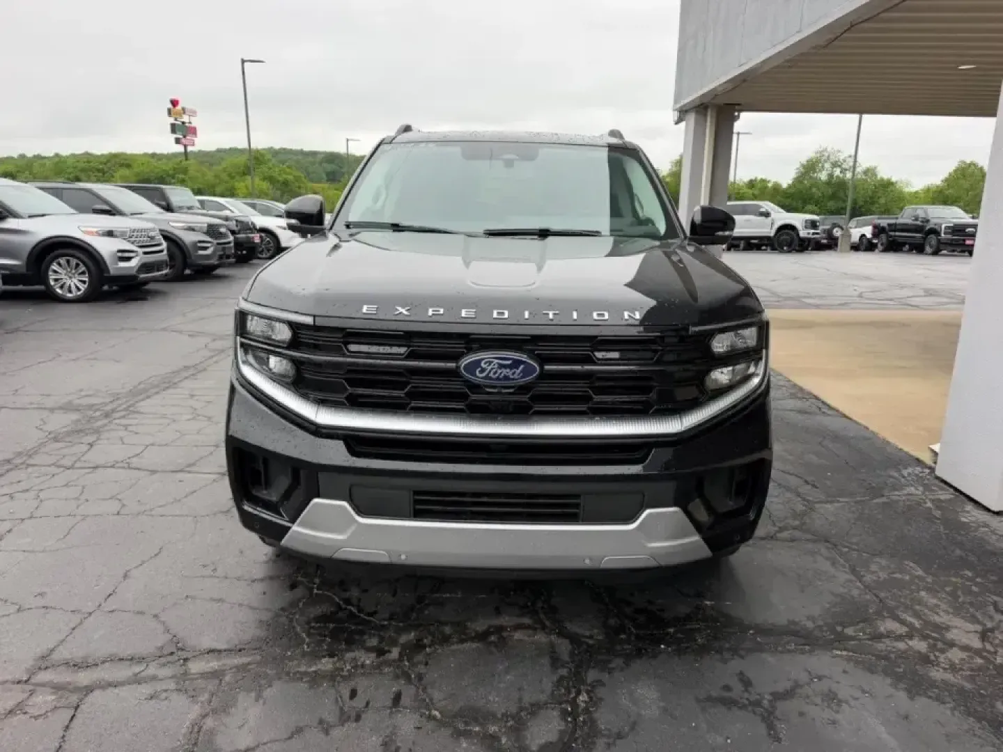 2026 /Black Onyx Leather Ford Expedition Platinum (1FMJU1M85TE) with an 3.5L EcoBoost V6 engine, Automatic transmission, located at 141 Commercial Dr, Fredericktown, MO, 63645, (573) 783-6432, 37.570087, -90.320648 - Need one SUV that can handle school drop-offs, long commutes, and weekend escapes to the Ozarks without breaking a sweat? This **2026 Ford Expedition Platinum 4WD** is built for big-family comfort and big-road confidence-whether you're packing up for a road trip, towing weekend gear, or simply wanti - Photo#8