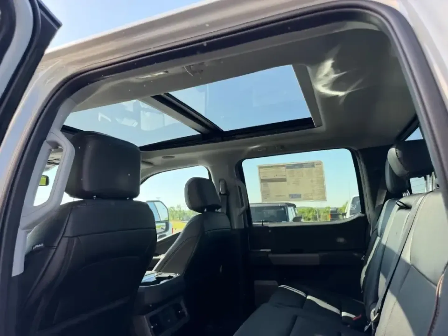2026 /Black Onyx Leather Ford F-250SD King Ranch Crew Cab 4WD (1FT8W2BT6TE) with an 6.7L engine, 6A transmission, located at 141 Commercial Dr, Fredericktown, MO, 63645, (573) 783-6432, 37.570087, -90.320648 - If your weekends revolve around hauling a camper to Lake Wappapello, pulling a work trailer down US-67, or heading out before sunrise for a long day on the jobsite, this truck is built for that life. The **2026 Ford Super Duty F-250 SRW King Ranch Crew Cab 4WD** delivers serious diesel capability wi - Photo#9