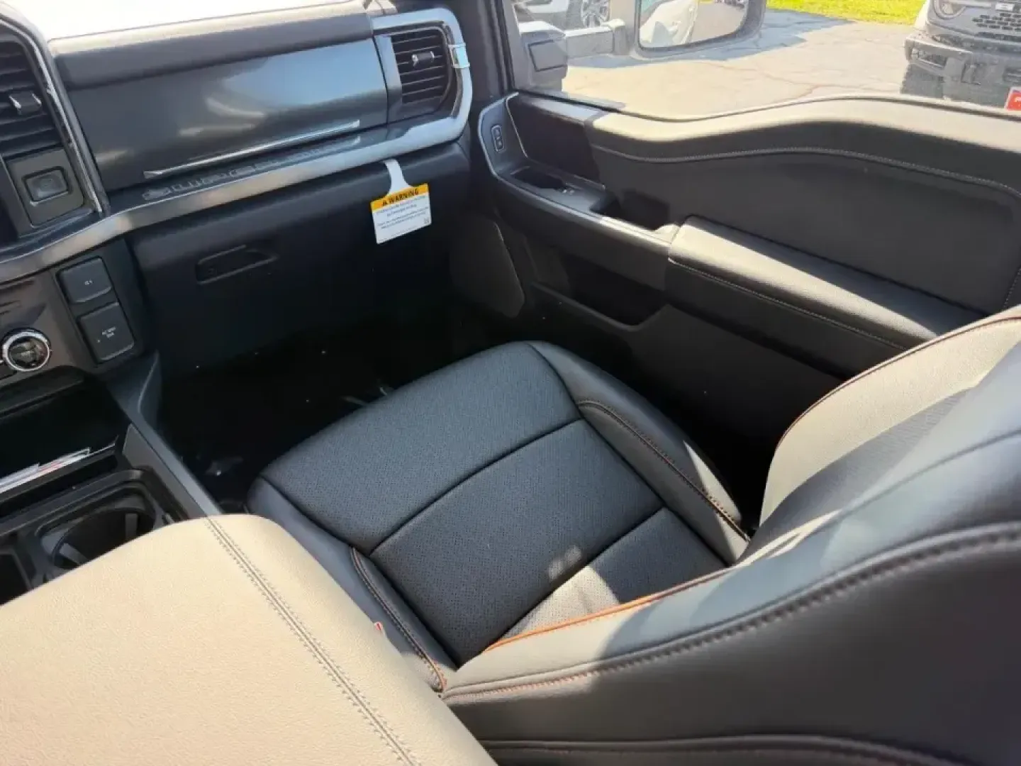 2026 /Black Onyx Leather Ford F-250SD King Ranch Crew Cab 4WD (1FT8W2BT6TE) with an 6.7L engine, 6A transmission, located at 141 Commercial Dr, Fredericktown, MO, 63645, (573) 783-6432, 37.570087, -90.320648 - If your weekends revolve around hauling a camper to Lake Wappapello, pulling a work trailer down US-67, or heading out before sunrise for a long day on the jobsite, this truck is built for that life. The **2026 Ford Super Duty F-250 SRW King Ranch Crew Cab 4WD** delivers serious diesel capability wi - Photo#16