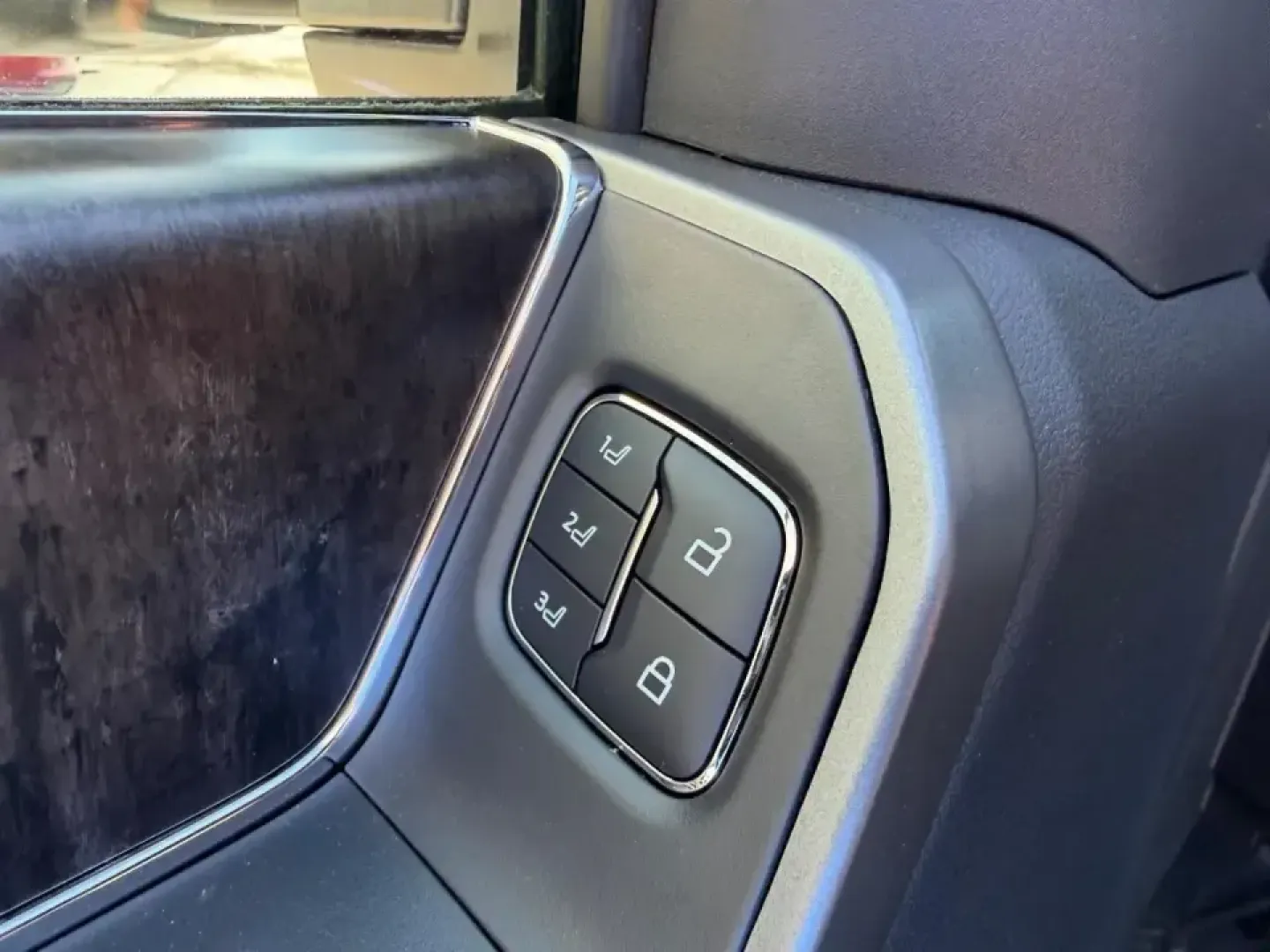 2026 /Black Onyx Leather Ford F-250SD King Ranch Crew Cab 4WD (1FT8W2BT6TE) with an 6.7L engine, 6A transmission, located at 141 Commercial Dr, Fredericktown, MO, 63645, (573) 783-6432, 37.570087, -90.320648 - If your weekends revolve around hauling a camper to Lake Wappapello, pulling a work trailer down US-67, or heading out before sunrise for a long day on the jobsite, this truck is built for that life. The **2026 Ford Super Duty F-250 SRW King Ranch Crew Cab 4WD** delivers serious diesel capability wi - Photo#18
