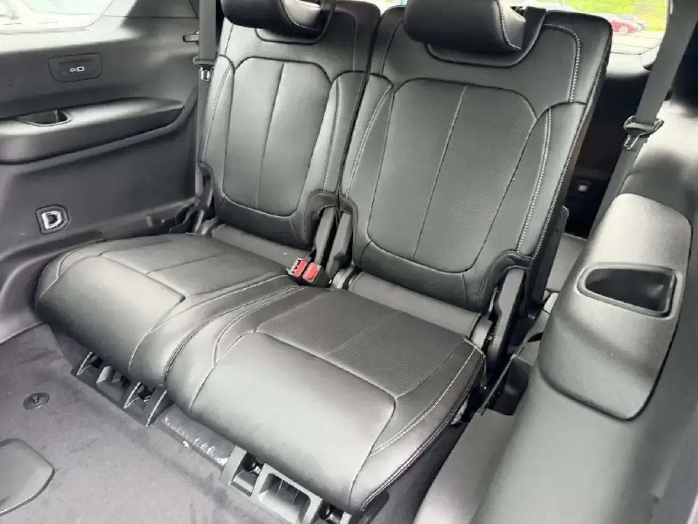 2026 /Global Black Leather Jeep Grand Cherokee Limited (1C4RJKBR0T8) with an 2.0L engine, 8A transmission, located at 970 Woodlawn Dr., Farmington, MO, 63640, (573) 431-7800, 37.825642, -90.468674 - Adventure-ready comfort meets everyday practicality in this nearly new 2026 Jeep Grand Cherokee Limited 4WD-an SUV built for Missouri weekends at St. Joe State Park, school-and-sports carpools, and confident commuting on Highway 67. With just 5 miles, this Grand Cherokee feels fresh off the showroom - Photo#9