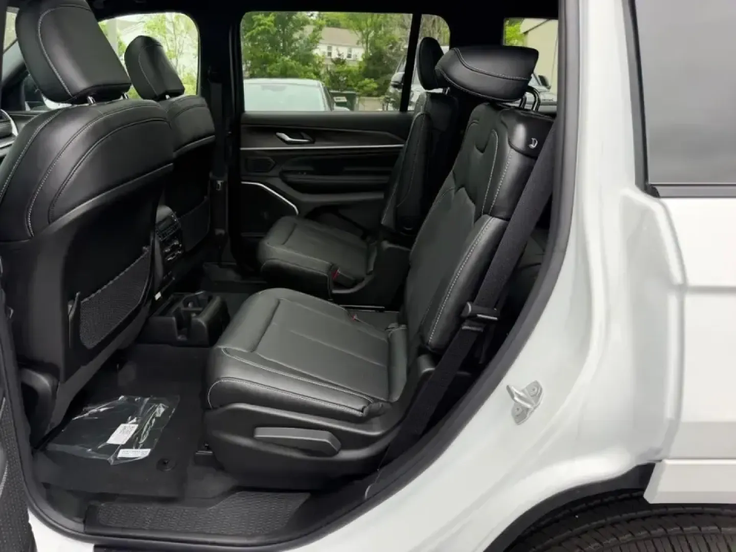 2026 /Global Black Leather Jeep Grand Cherokee Limited (1C4RJKBR0T8) with an 2.0L engine, 8A transmission, located at 970 Woodlawn Dr., Farmington, MO, 63640, (573) 431-7800, 37.825642, -90.468674 - Adventure-ready comfort meets everyday practicality in this nearly new 2026 Jeep Grand Cherokee Limited 4WD-an SUV built for Missouri weekends at St. Joe State Park, school-and-sports carpools, and confident commuting on Highway 67. With just 5 miles, this Grand Cherokee feels fresh off the showroom - Photo#10