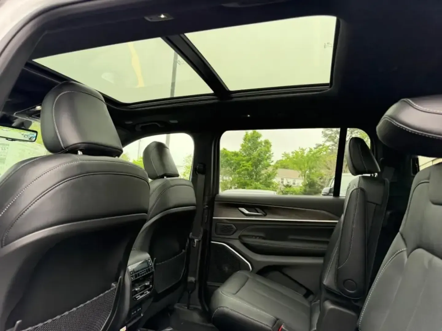 2026 /Global Black Leather Jeep Grand Cherokee Limited (1C4RJKBR0T8) with an 2.0L engine, 8A transmission, located at 970 Woodlawn Dr., Farmington, MO, 63640, (573) 431-7800, 37.825642, -90.468674 - Adventure-ready comfort meets everyday practicality in this nearly new 2026 Jeep Grand Cherokee Limited 4WD-an SUV built for Missouri weekends at St. Joe State Park, school-and-sports carpools, and confident commuting on Highway 67. With just 5 miles, this Grand Cherokee feels fresh off the showroom - Photo#11