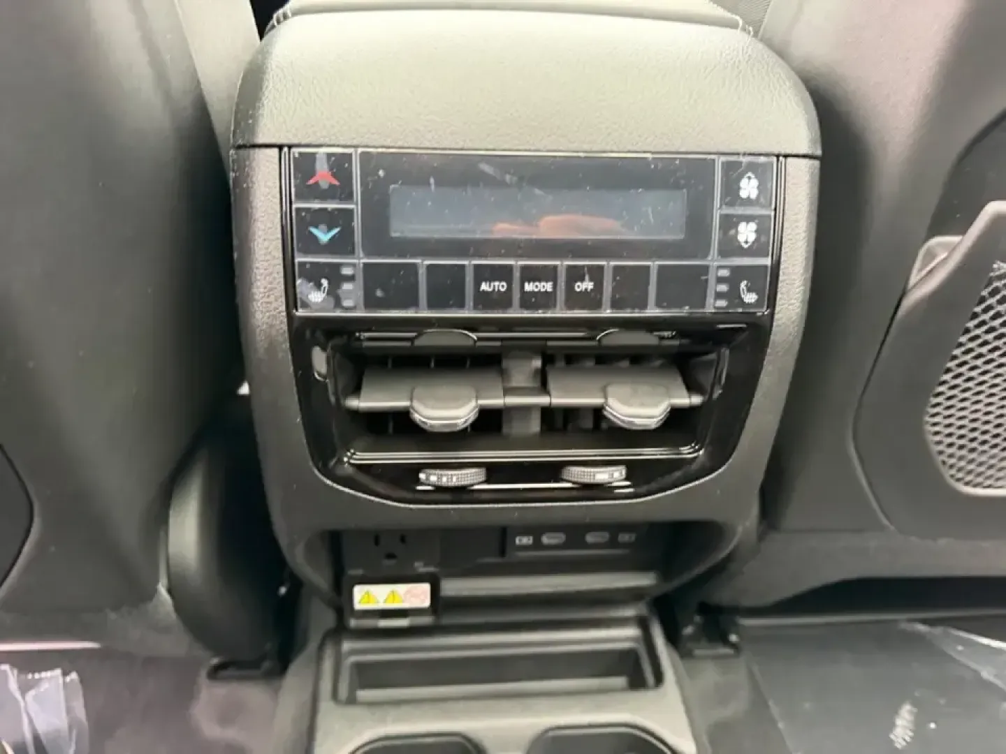 2026 /Global Black Leather Jeep Grand Cherokee Limited (1C4RJKBR0T8) with an 2.0L engine, 8A transmission, located at 970 Woodlawn Dr., Farmington, MO, 63640, (573) 431-7800, 37.825642, -90.468674 - Adventure-ready comfort meets everyday practicality in this nearly new 2026 Jeep Grand Cherokee Limited 4WD-an SUV built for Missouri weekends at St. Joe State Park, school-and-sports carpools, and confident commuting on Highway 67. With just 5 miles, this Grand Cherokee feels fresh off the showroom - Photo#12