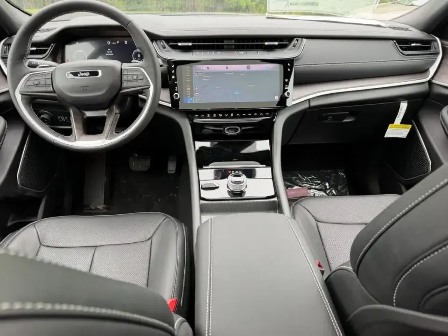 2026 /Global Black Leather Jeep Grand Cherokee Limited (1C4RJKBR0T8) with an 2.0L engine, 8A transmission, located at 970 Woodlawn Dr., Farmington, MO, 63640, (573) 431-7800, 37.825642, -90.468674 - Adventure-ready comfort meets everyday practicality in this nearly new 2026 Jeep Grand Cherokee Limited 4WD-an SUV built for Missouri weekends at St. Joe State Park, school-and-sports carpools, and confident commuting on Highway 67. With just 5 miles, this Grand Cherokee feels fresh off the showroom - Photo#13