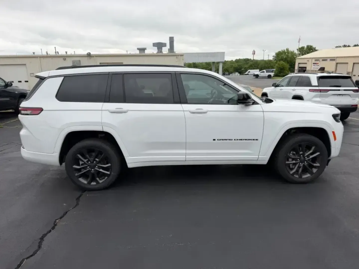 2026 /Global Black Leather Jeep Grand Cherokee Limited (1C4RJKBR0T8) with an 2.0L engine, 8A transmission, located at 970 Woodlawn Dr., Farmington, MO, 63640, (573) 431-7800, 37.825642, -90.468674 - Adventure-ready comfort meets everyday practicality in this nearly new 2026 Jeep Grand Cherokee Limited 4WD-an SUV built for Missouri weekends at St. Joe State Park, school-and-sports carpools, and confident commuting on Highway 67. With just 5 miles, this Grand Cherokee feels fresh off the showroom - Photo#1