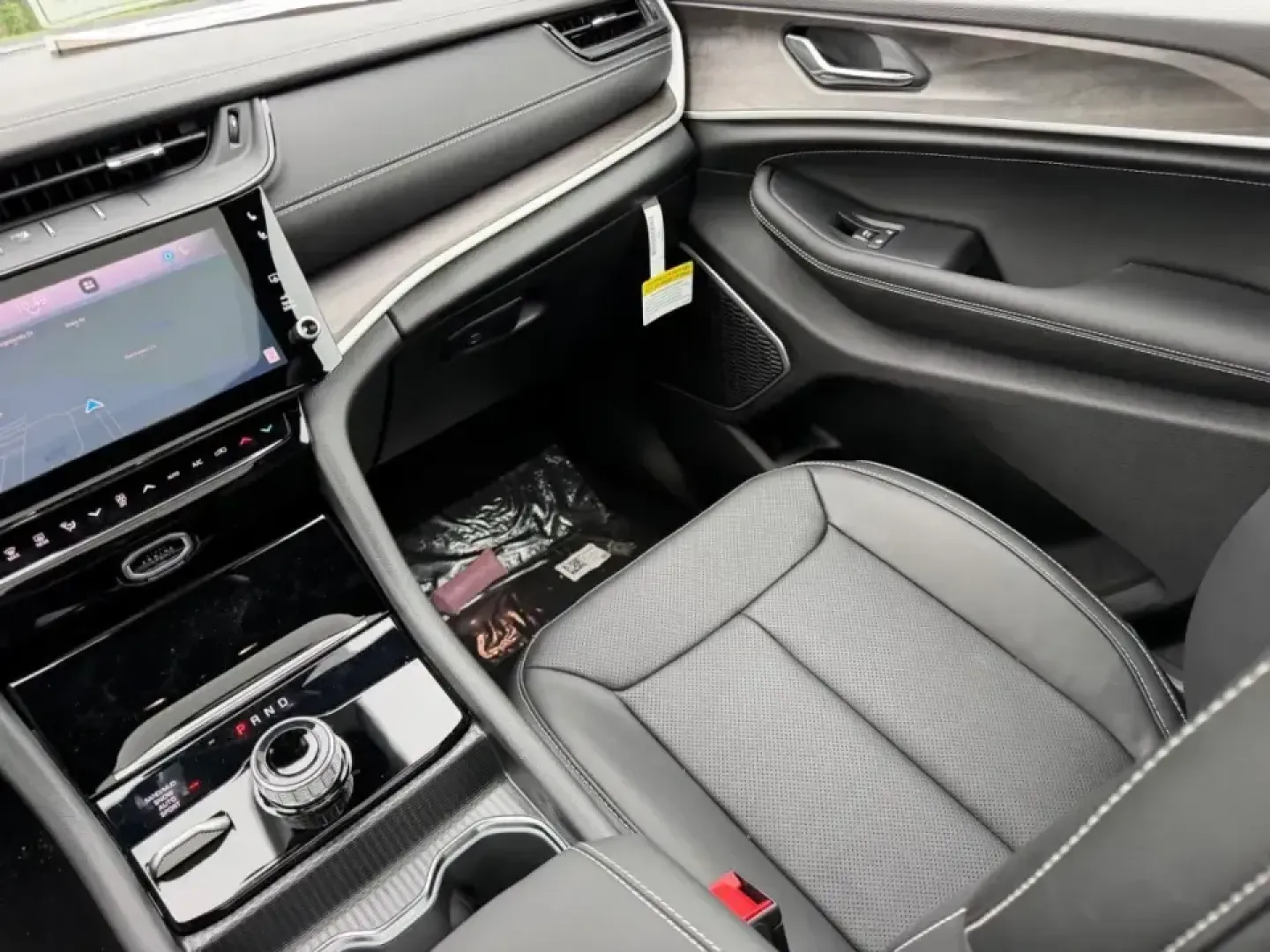 2026 /Global Black Leather Jeep Grand Cherokee Limited (1C4RJKBR0T8) with an 2.0L engine, 8A transmission, located at 970 Woodlawn Dr., Farmington, MO, 63640, (573) 431-7800, 37.825642, -90.468674 - Adventure-ready comfort meets everyday practicality in this nearly new 2026 Jeep Grand Cherokee Limited 4WD-an SUV built for Missouri weekends at St. Joe State Park, school-and-sports carpools, and confident commuting on Highway 67. With just 5 miles, this Grand Cherokee feels fresh off the showroom - Photo#19