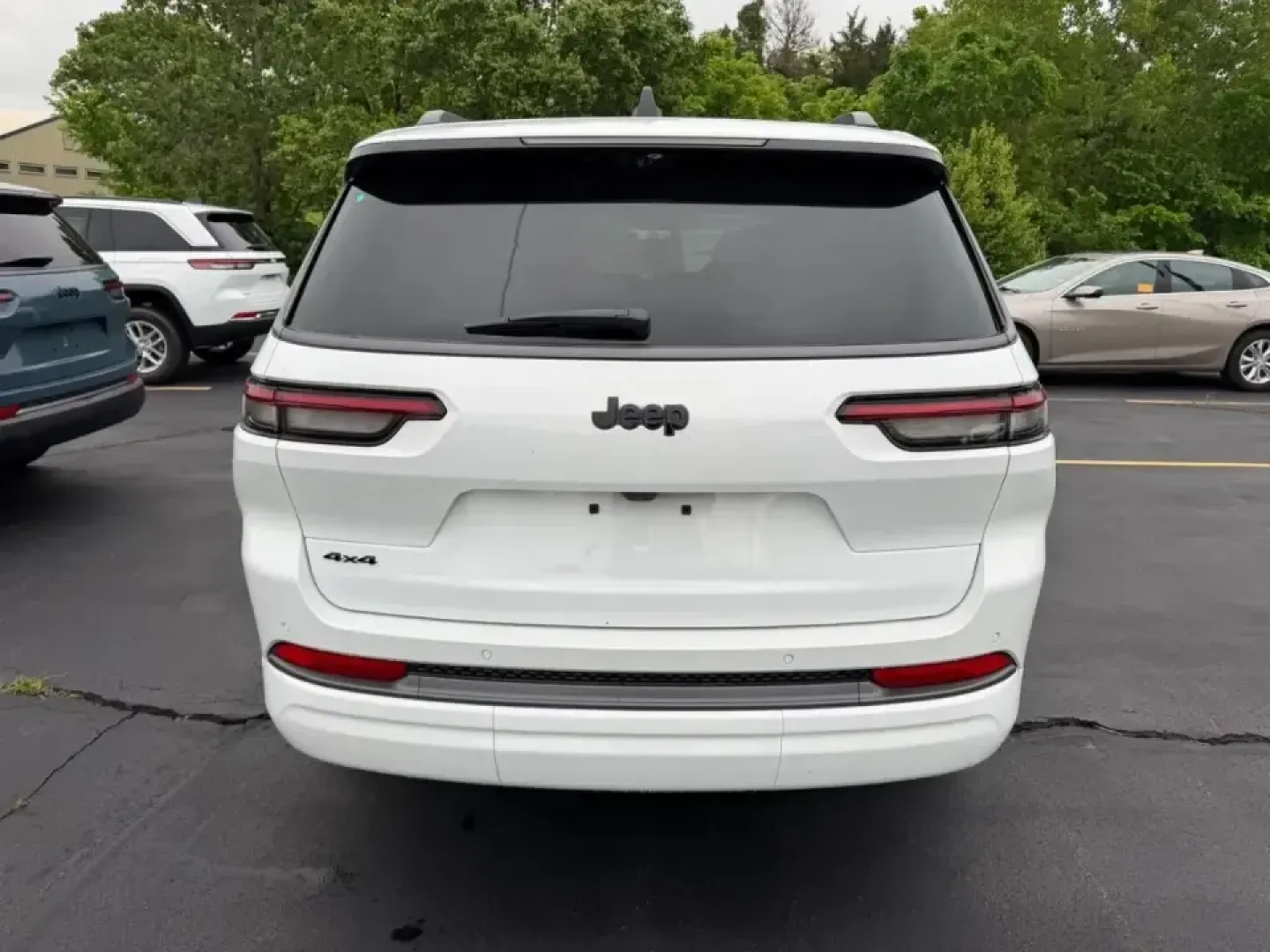 2026 /Global Black Leather Jeep Grand Cherokee Limited (1C4RJKBR0T8) with an 2.0L engine, 8A transmission, located at 970 Woodlawn Dr., Farmington, MO, 63640, (573) 431-7800, 37.825642, -90.468674 - Adventure-ready comfort meets everyday practicality in this nearly new 2026 Jeep Grand Cherokee Limited 4WD-an SUV built for Missouri weekends at St. Joe State Park, school-and-sports carpools, and confident commuting on Highway 67. With just 5 miles, this Grand Cherokee feels fresh off the showroom - Photo#3