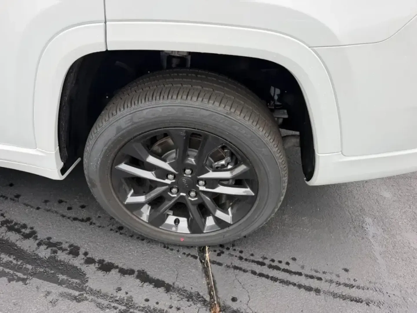 2026 /Global Black Leather Jeep Grand Cherokee Limited (1C4RJKBR0T8) with an 2.0L engine, 8A transmission, located at 970 Woodlawn Dr., Farmington, MO, 63640, (573) 431-7800, 37.825642, -90.468674 - Adventure-ready comfort meets everyday practicality in this nearly new 2026 Jeep Grand Cherokee Limited 4WD-an SUV built for Missouri weekends at St. Joe State Park, school-and-sports carpools, and confident commuting on Highway 67. With just 5 miles, this Grand Cherokee feels fresh off the showroom - Photo#6