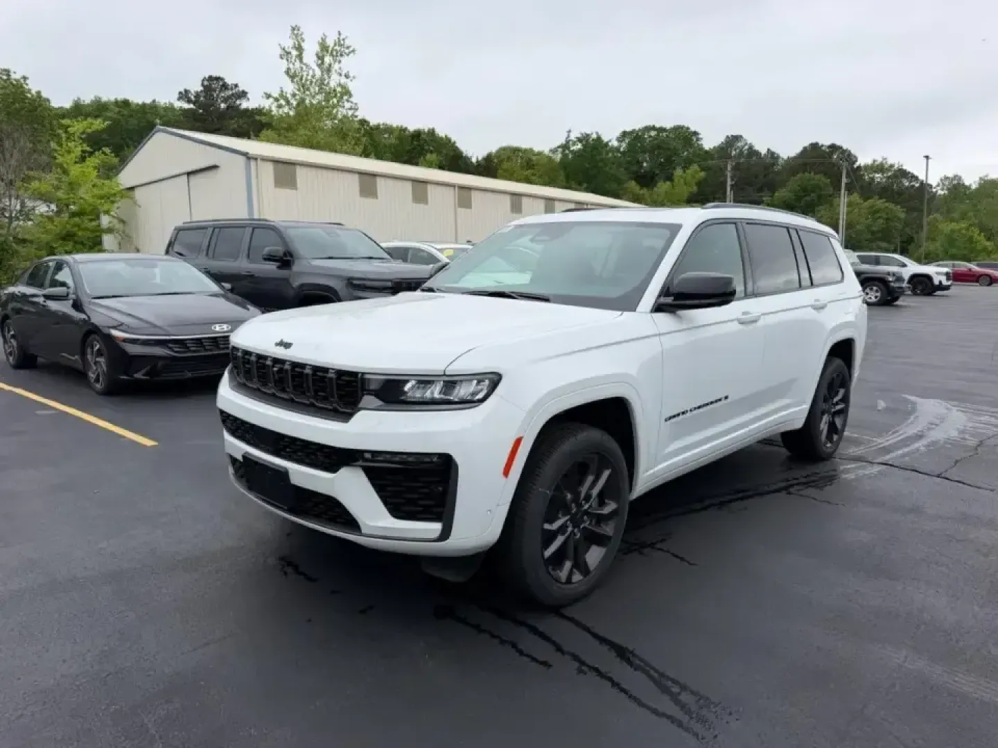 2026 /Global Black Leather Jeep Grand Cherokee Limited (1C4RJKBR0T8) with an 2.0L engine, 8A transmission, located at 970 Woodlawn Dr., Farmington, MO, 63640, (573) 431-7800, 37.825642, -90.468674 - Adventure-ready comfort meets everyday practicality in this nearly new 2026 Jeep Grand Cherokee Limited 4WD-an SUV built for Missouri weekends at St. Joe State Park, school-and-sports carpools, and confident commuting on Highway 67. With just 5 miles, this Grand Cherokee feels fresh off the showroom - Photo#7