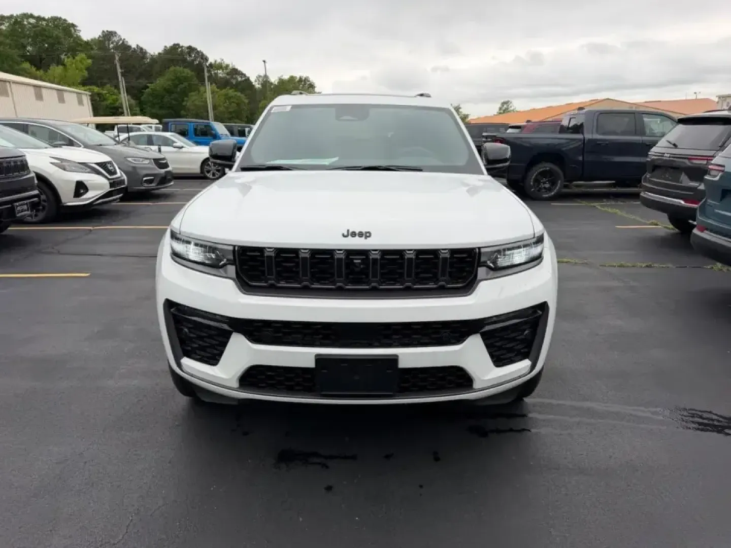 2026 /Global Black Leather Jeep Grand Cherokee Limited (1C4RJKBR0T8) with an 2.0L engine, 8A transmission, located at 970 Woodlawn Dr., Farmington, MO, 63640, (573) 431-7800, 37.825642, -90.468674 - Adventure-ready comfort meets everyday practicality in this nearly new 2026 Jeep Grand Cherokee Limited 4WD-an SUV built for Missouri weekends at St. Joe State Park, school-and-sports carpools, and confident commuting on Highway 67. With just 5 miles, this Grand Cherokee feels fresh off the showroom - Photo#8