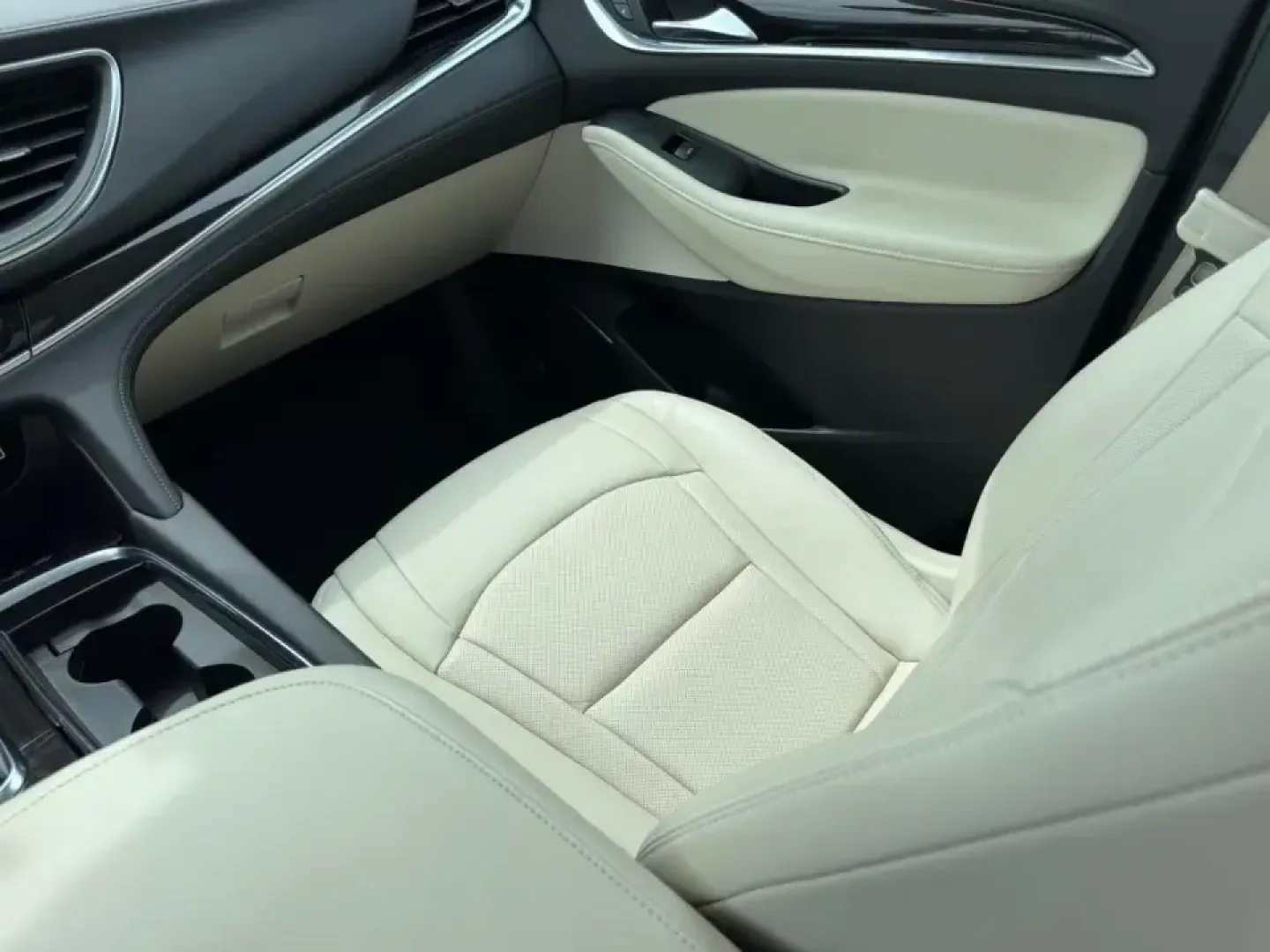 2022 /Whisper Beige seats with Ebony interior accents Le Buick Enclave Premium Group (5GAEVBKWXNJ) with an 3.6L V6 engine, Automatic transmission, located at 970 Woodlawn Dr., Farmington, MO, 63640, (573) 431-7800, 37.825642, -90.468674 - Make every day feel like a first-class road trip in a three-row SUV that's ready for school runs, long commutes, and weekend escapes to the Ozarks. This **2022 Buick Enclave Premium Group** delivers the kind of quiet comfort, confident traction, and family-friendly space that fits life in and around - Photo#20