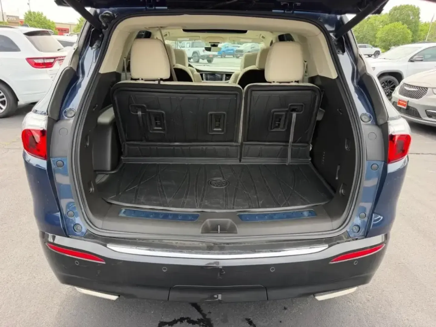 2022 /Whisper Beige seats with Ebony interior accents Le Buick Enclave Premium Group (5GAEVBKWXNJ) with an 3.6L V6 engine, Automatic transmission, located at 970 Woodlawn Dr., Farmington, MO, 63640, (573) 431-7800, 37.825642, -90.468674 - Make every day feel like a first-class road trip in a three-row SUV that's ready for school runs, long commutes, and weekend escapes to the Ozarks. This **2022 Buick Enclave Premium Group** delivers the kind of quiet comfort, confident traction, and family-friendly space that fits life in and around - Photo#4