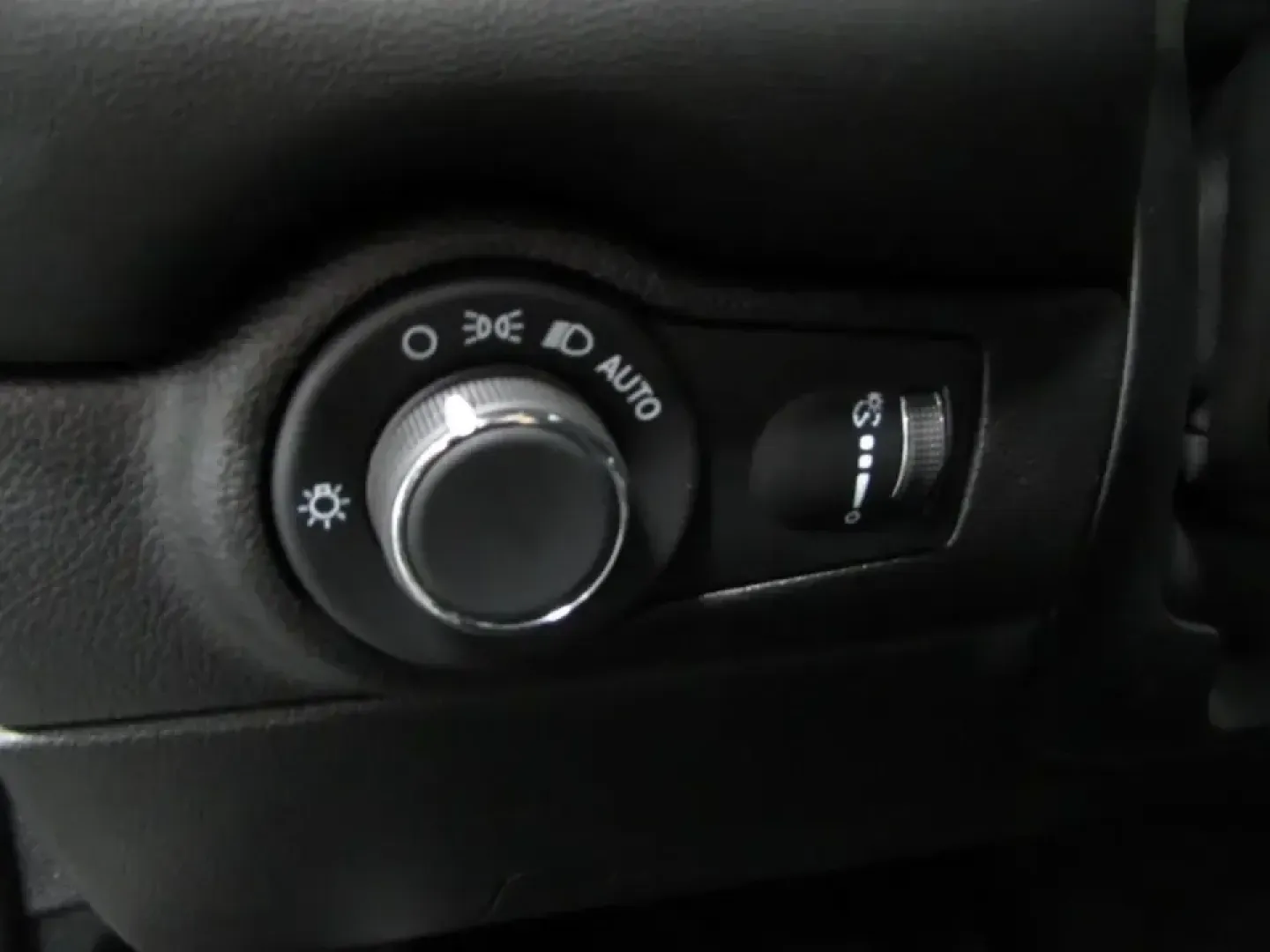 2026 /Black Dodge Durango GT Plus HEMI V8 (1C4SDJCT6TC) with an 5.7L V8 OHV 16V engine, Automatic transmission, located at 12830 Highway 21, De Soto, MO, 63020, (636) 337-7777, 38.153099, -90.573624 - Family hauler, commuter, and weekend road-trip machine all in one-this 2026 Dodge Durango GT Plus HEMI V8 is built for real life in Missouri. Whether you're loading up for a Cardinals game day run, tackling a long commute down Highway 21, or planning a Lake Tishomingo weekend with the kids and gear, - Photo#24
